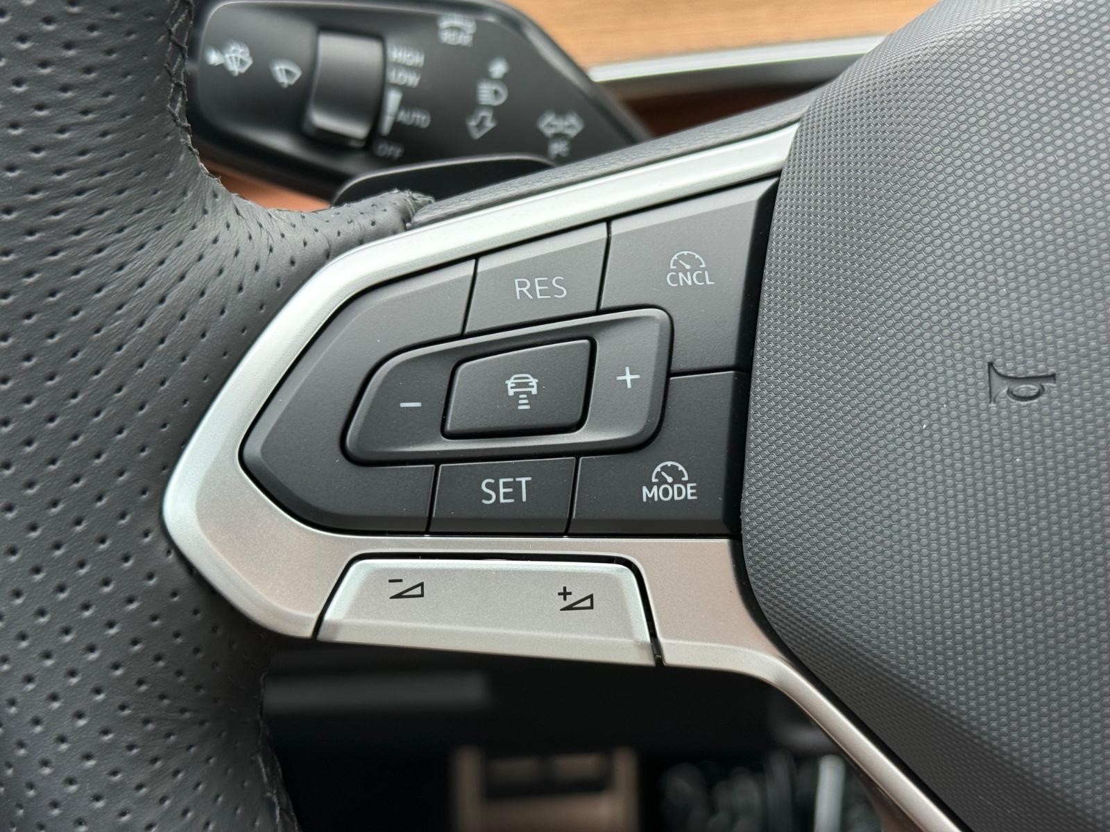 Volkswagen Tiguan Vehicle Image 10