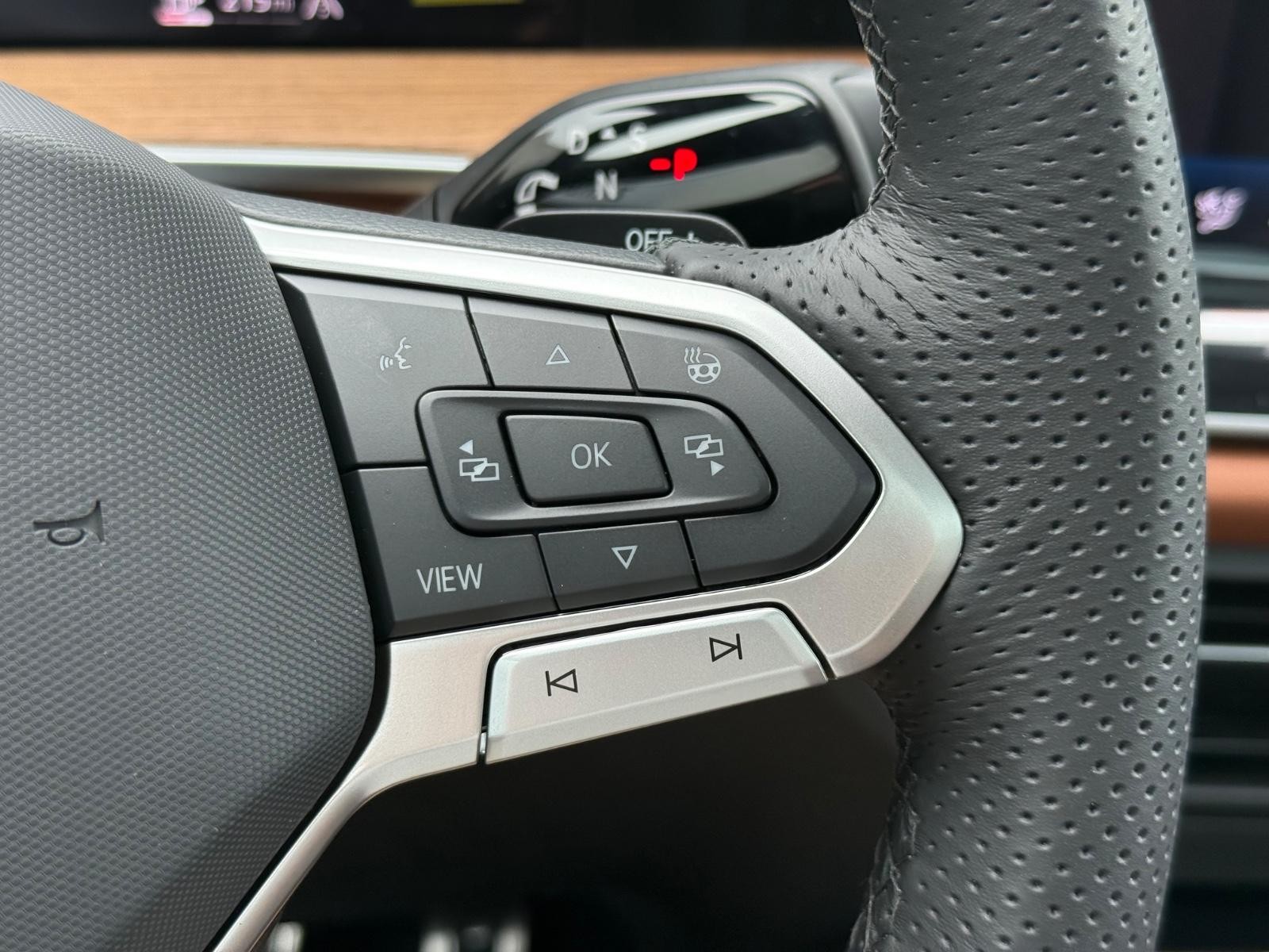Volkswagen Tiguan Vehicle Image 11