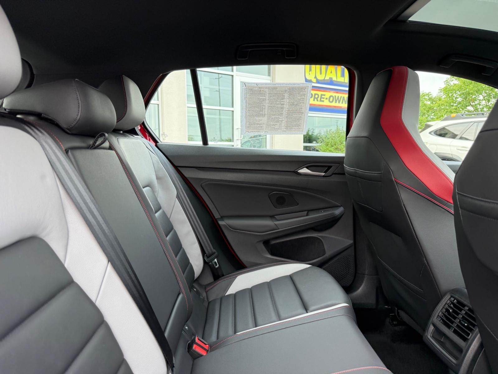 Volkswagen Golf GTI Vehicle Image 10