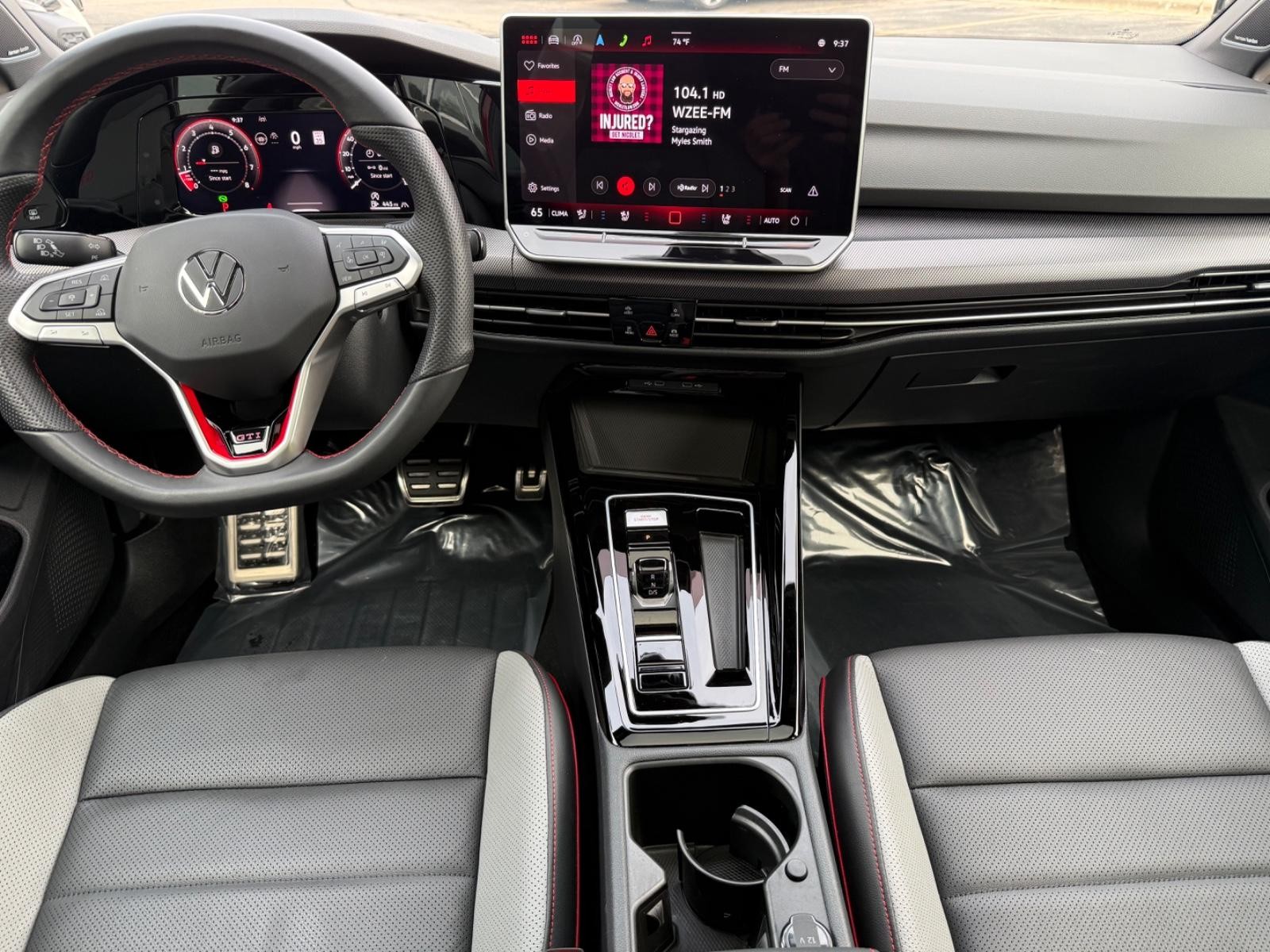 Volkswagen Golf GTI Vehicle Image 11