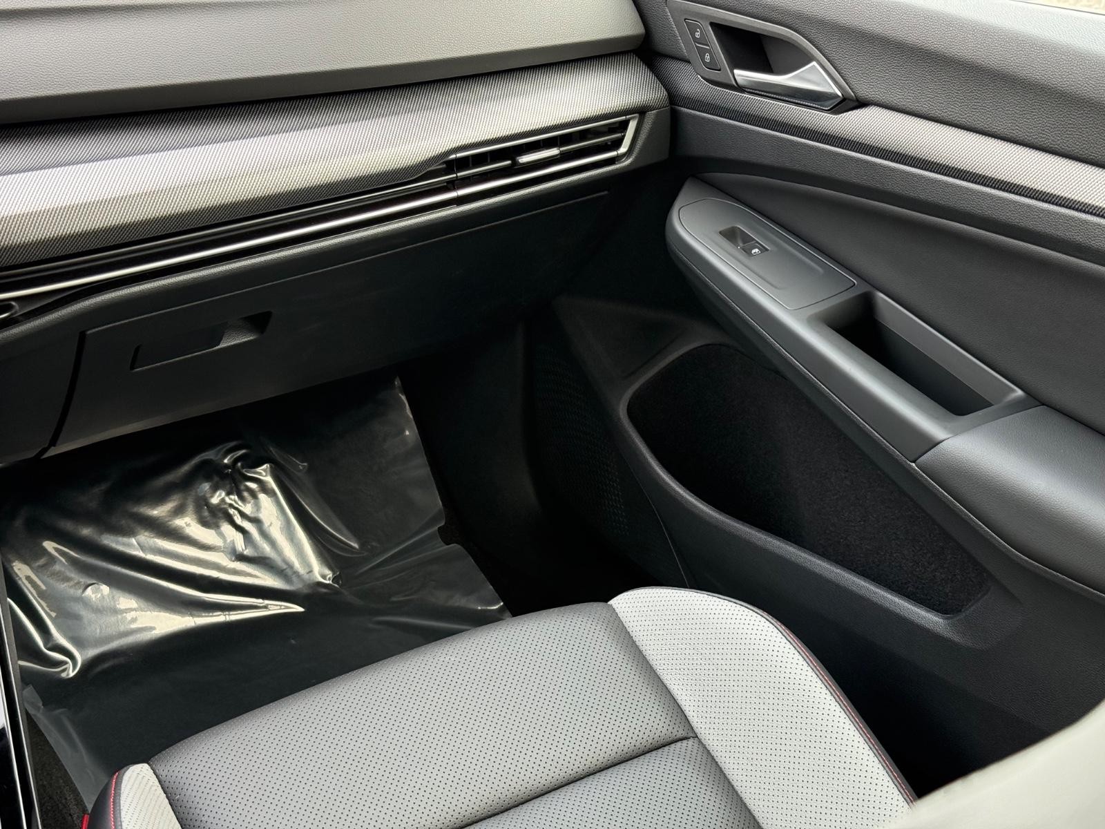 Volkswagen Golf GTI Vehicle Image 15