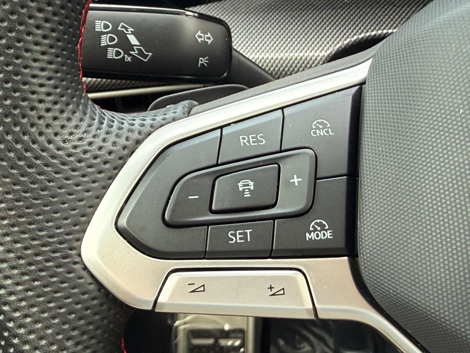 Volkswagen Golf GTI Vehicle Image 16