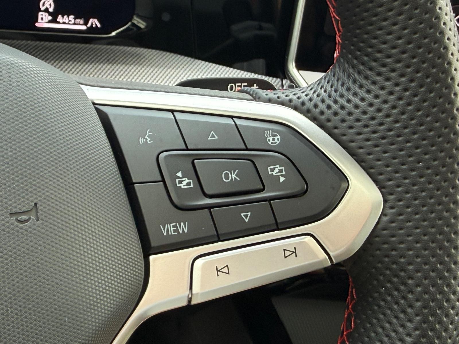 Volkswagen Golf GTI Vehicle Image 17