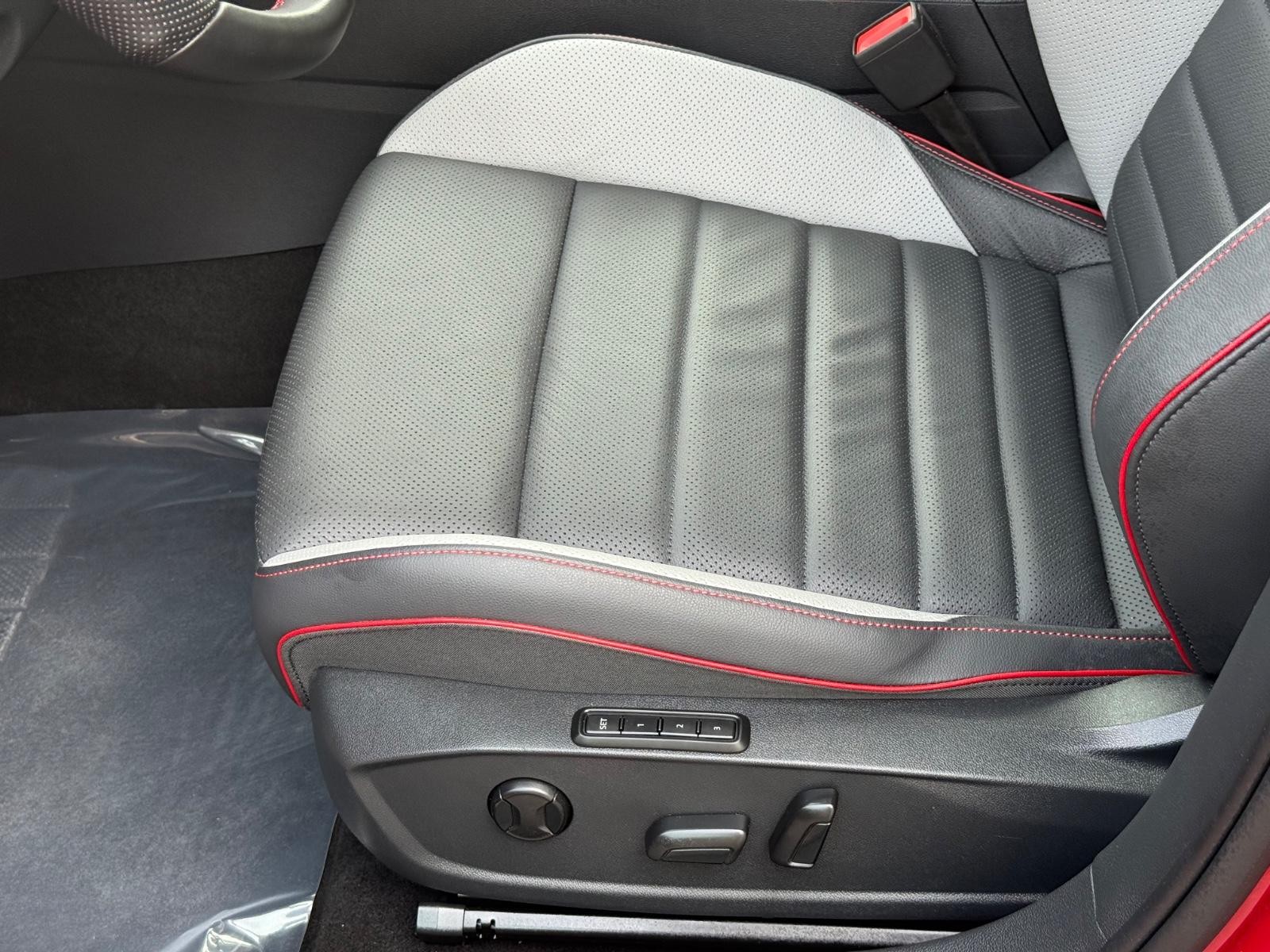 Volkswagen Golf GTI Vehicle Image 22