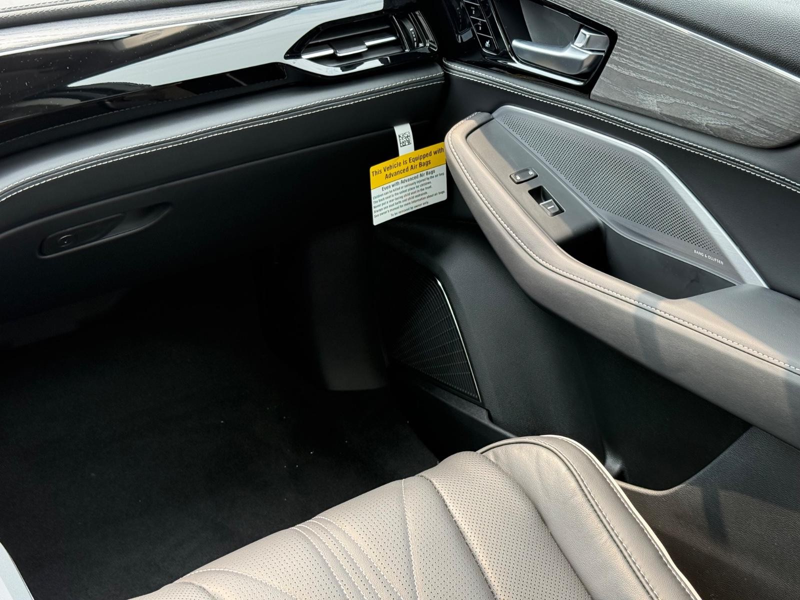 Acura MDX Vehicle Image 11