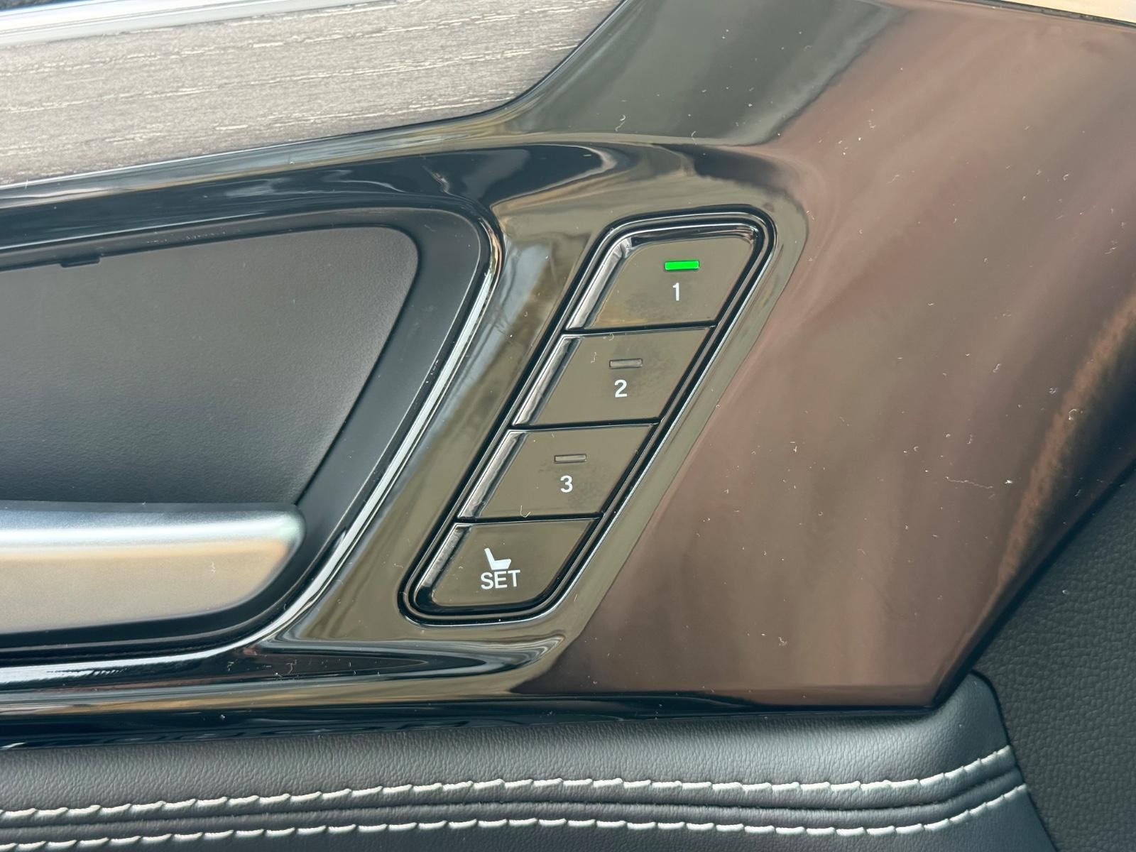 Acura MDX Vehicle Image 12