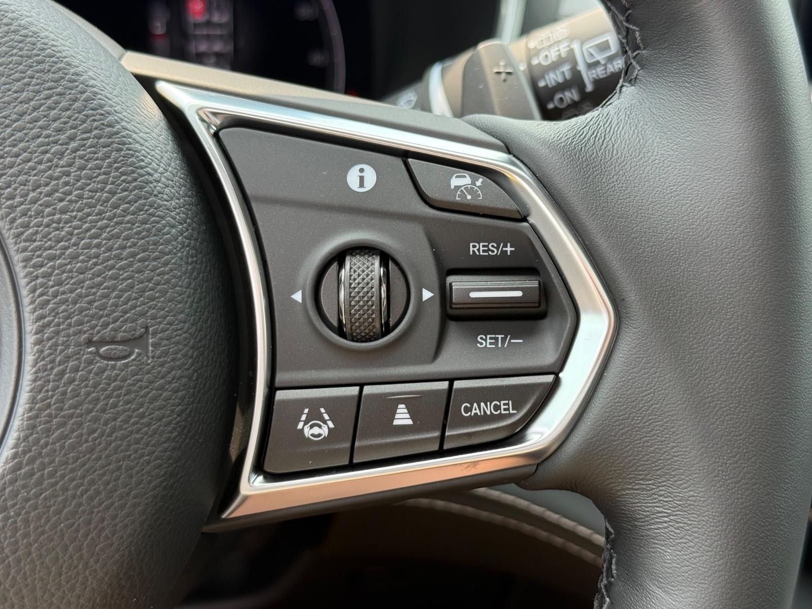 Acura MDX Vehicle Image 14