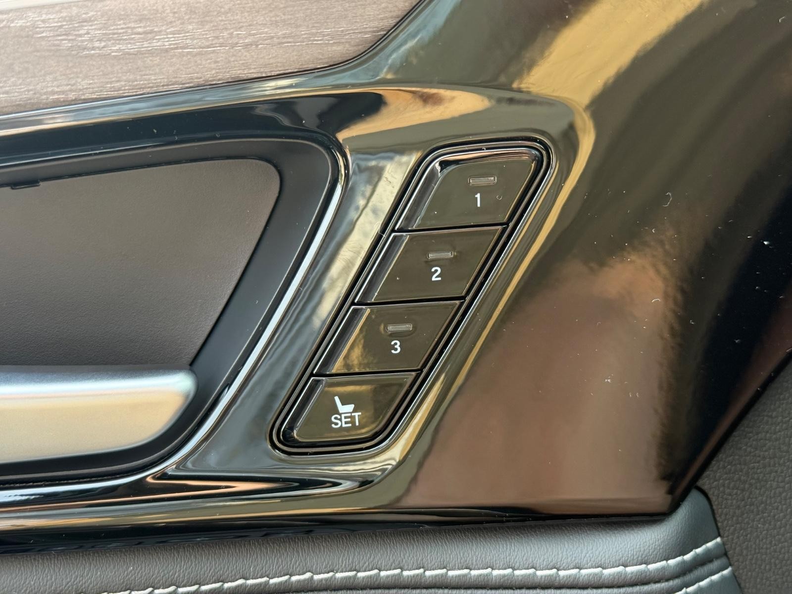 Acura MDX Vehicle Image 10