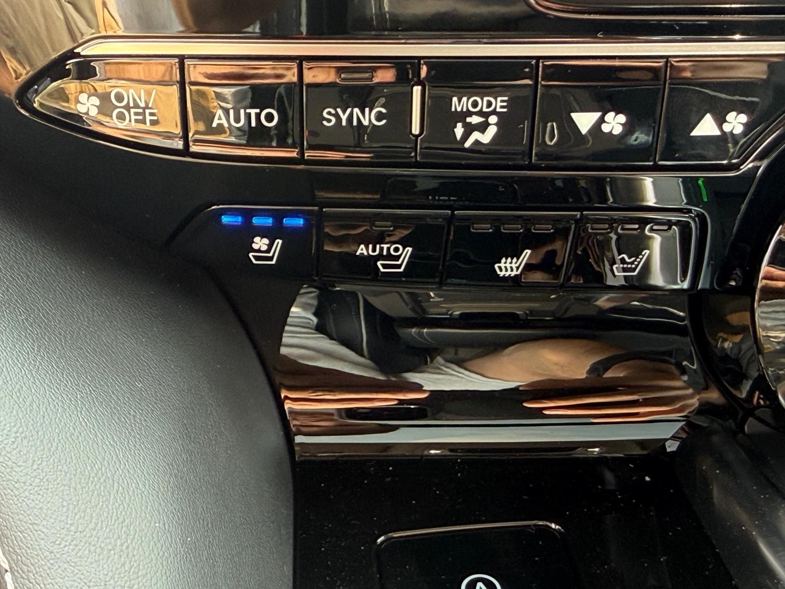 Acura MDX Vehicle Image 14