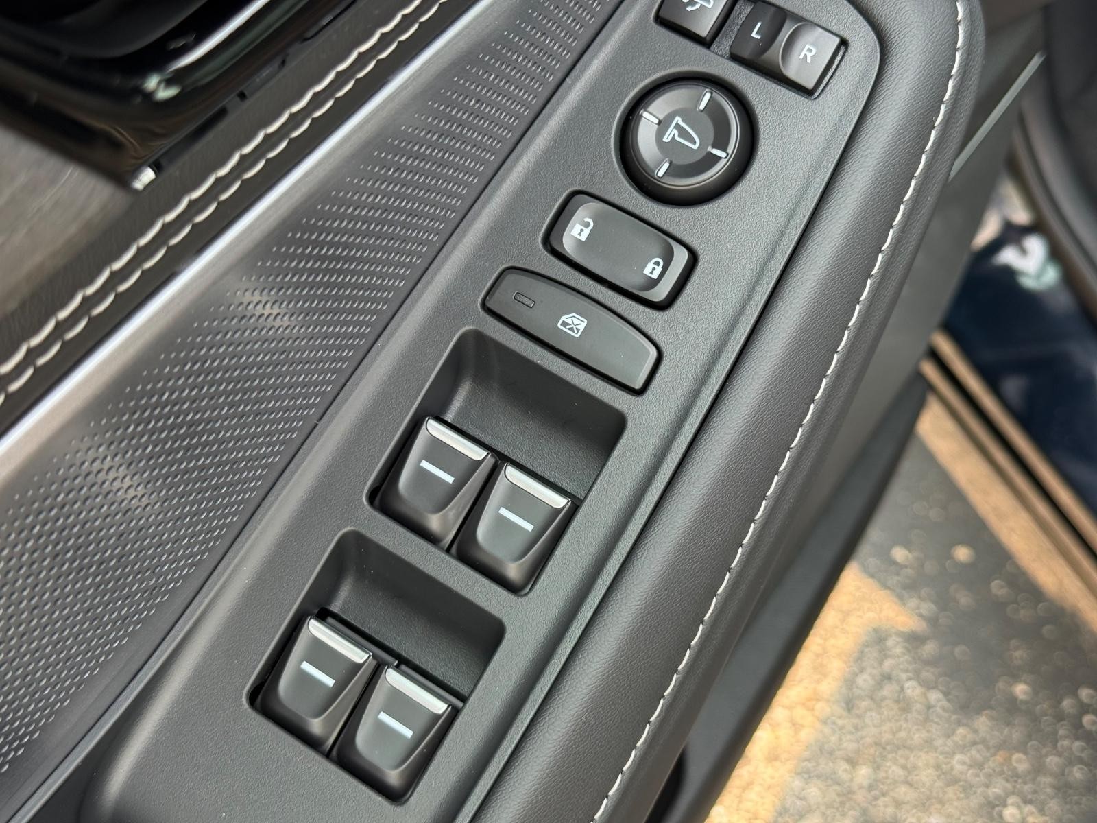 Acura MDX Vehicle Image 15