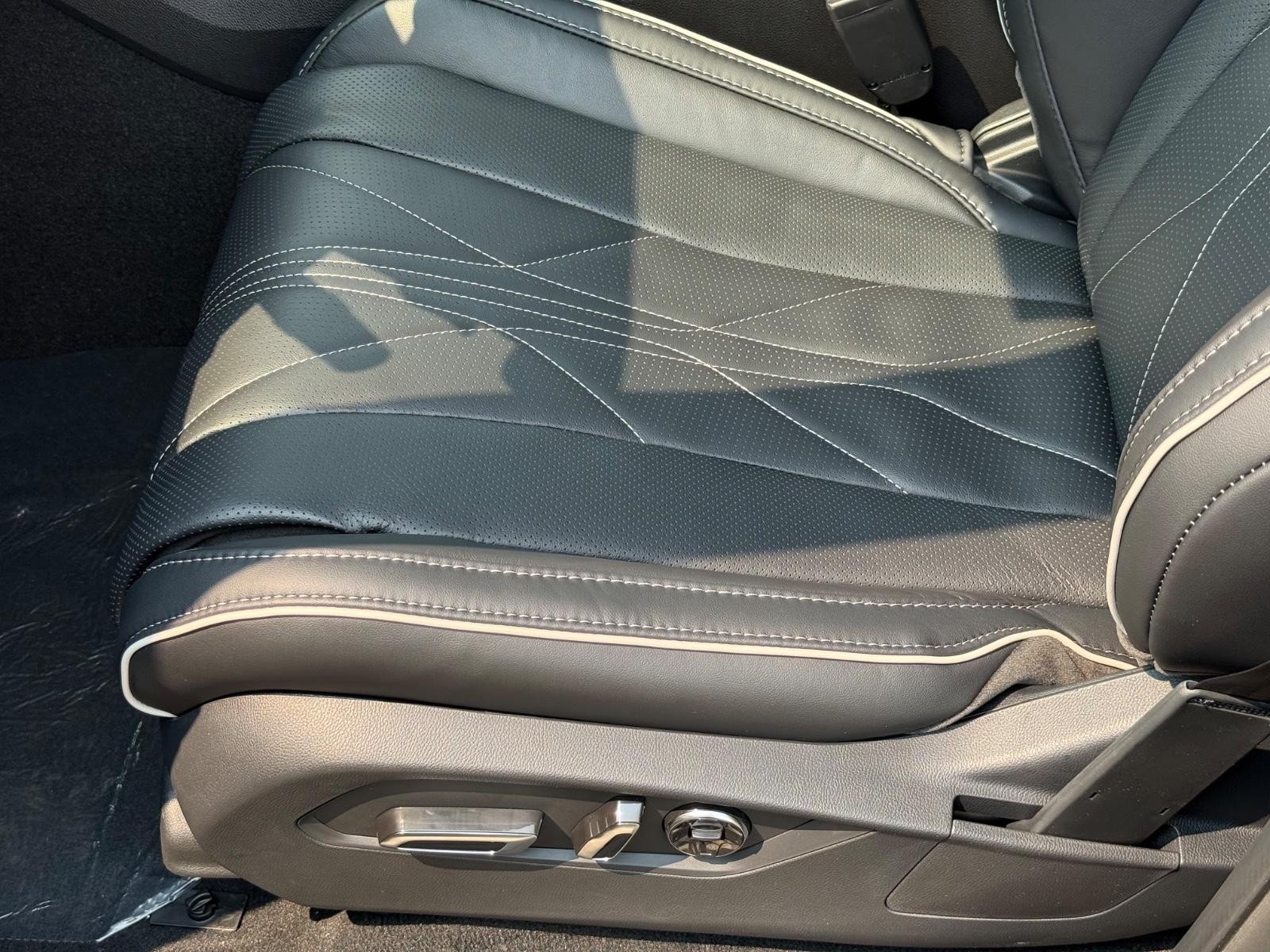 Acura MDX Vehicle Image 16