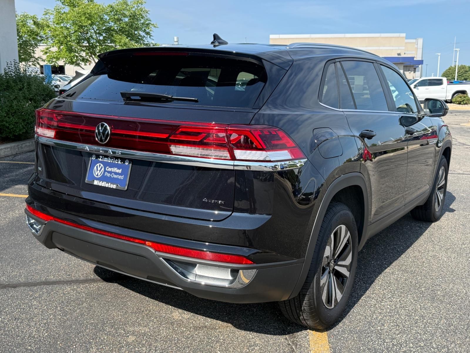 Volkswagen Atlas Cross Sport Vehicle Image 03