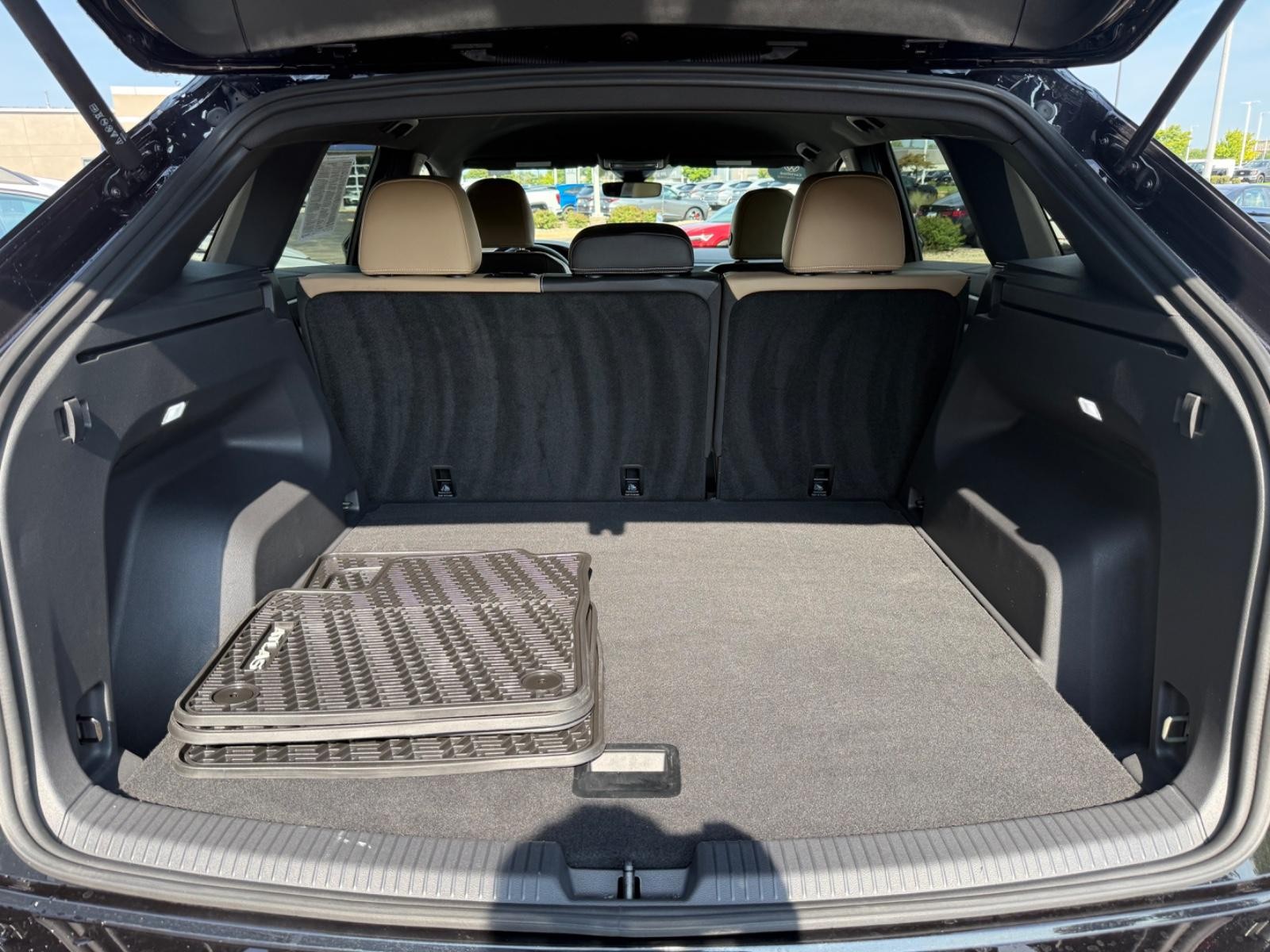 Volkswagen Atlas Cross Sport Vehicle Image 05