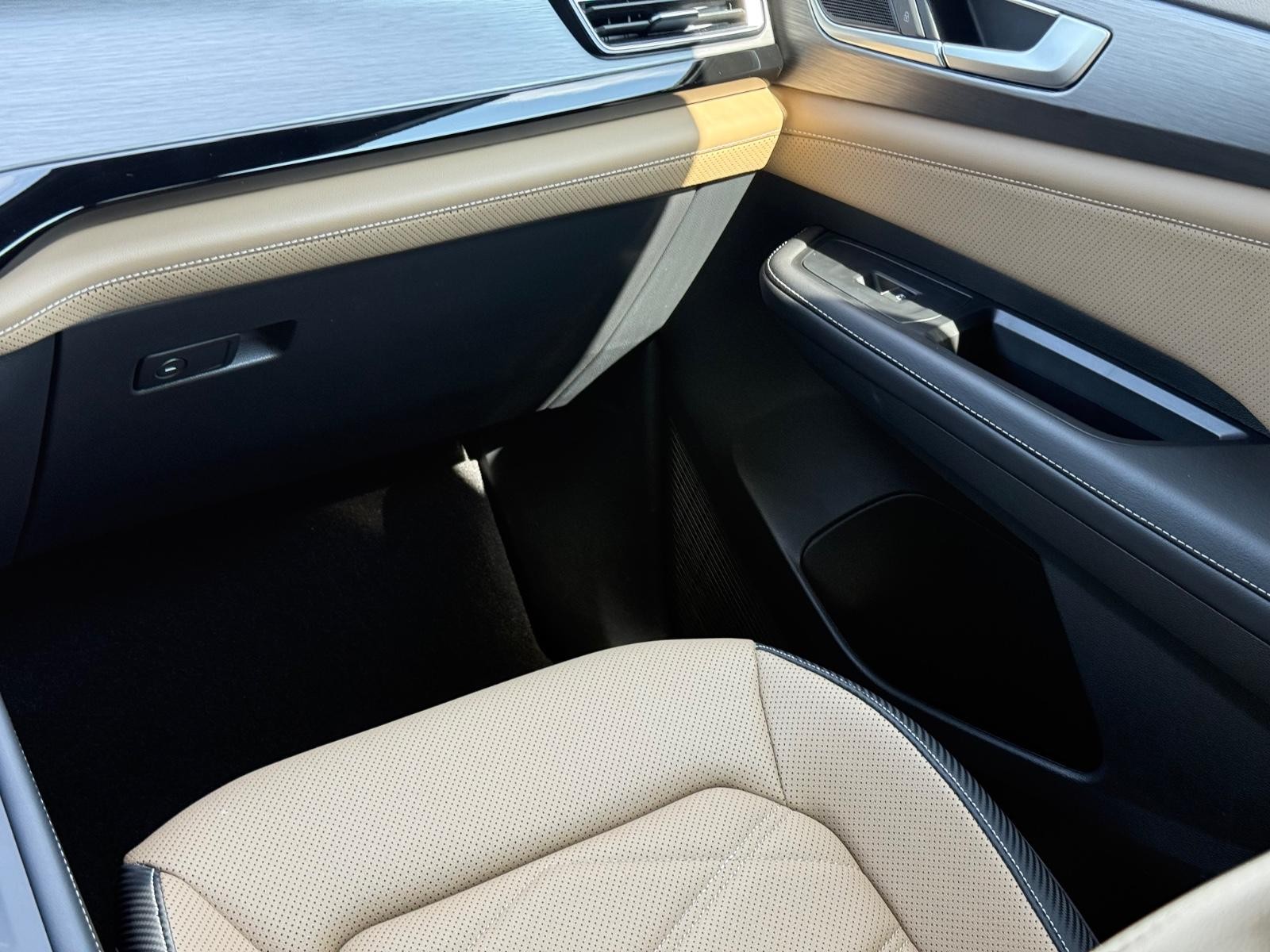 Volkswagen Atlas Cross Sport Vehicle Image 15