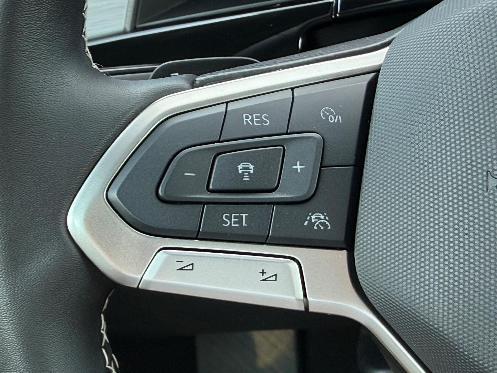 Volkswagen Atlas Cross Sport Vehicle Image 16