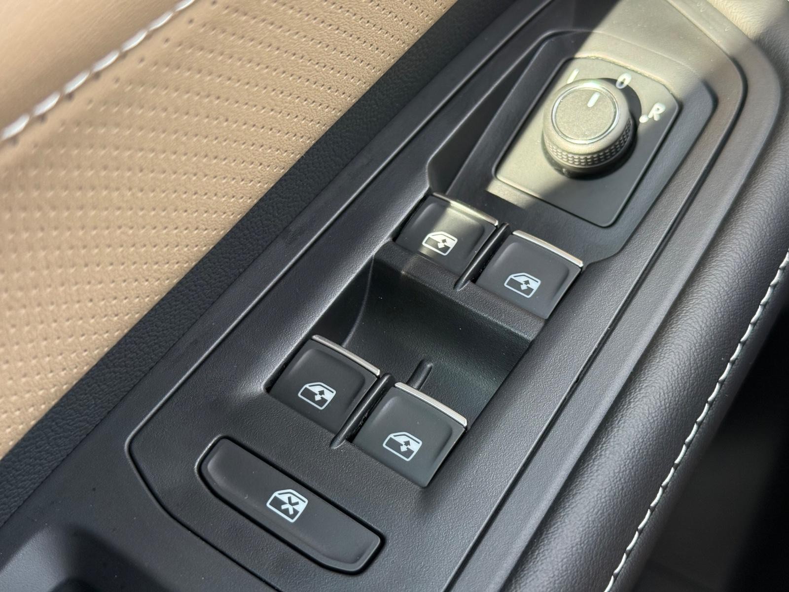 Volkswagen Atlas Cross Sport Vehicle Image 21