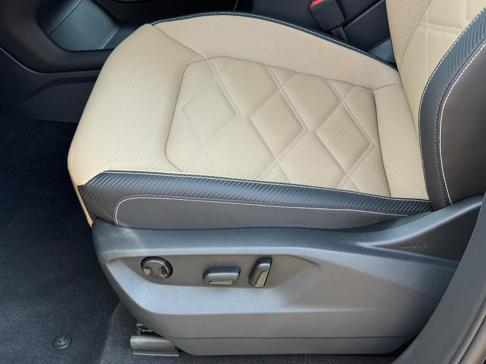 Volkswagen Atlas Cross Sport Vehicle Image 22