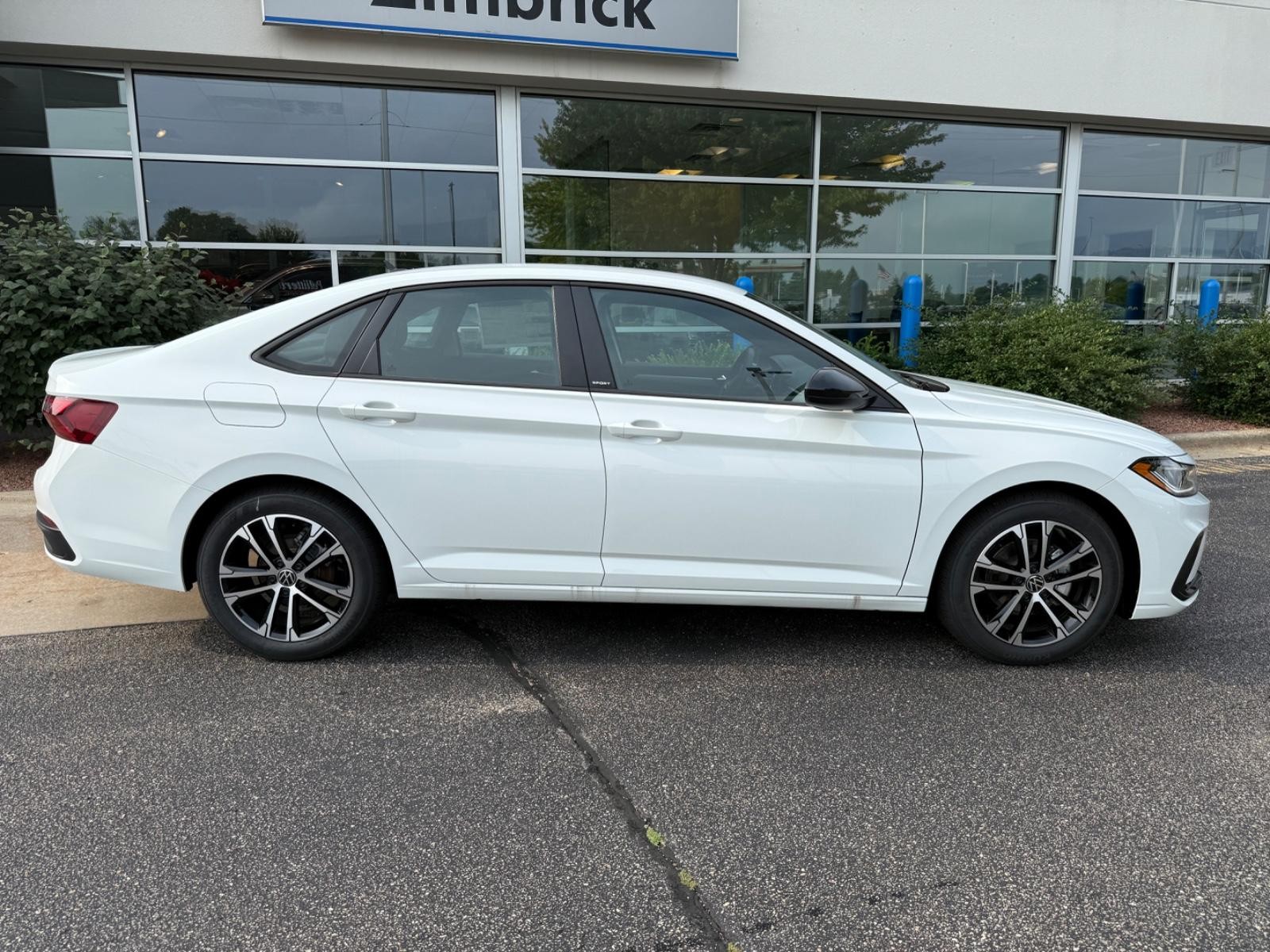 Volkswagen Jetta Vehicle Image 02