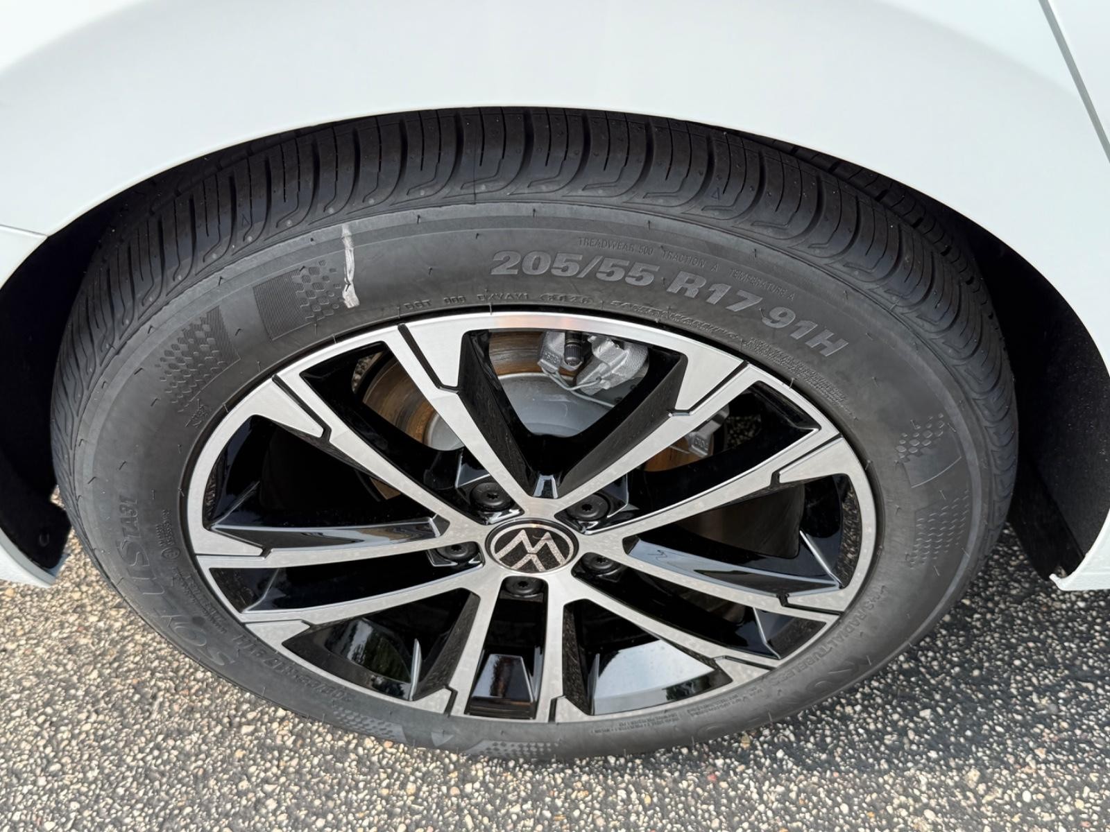 Volkswagen Jetta Vehicle Image 04