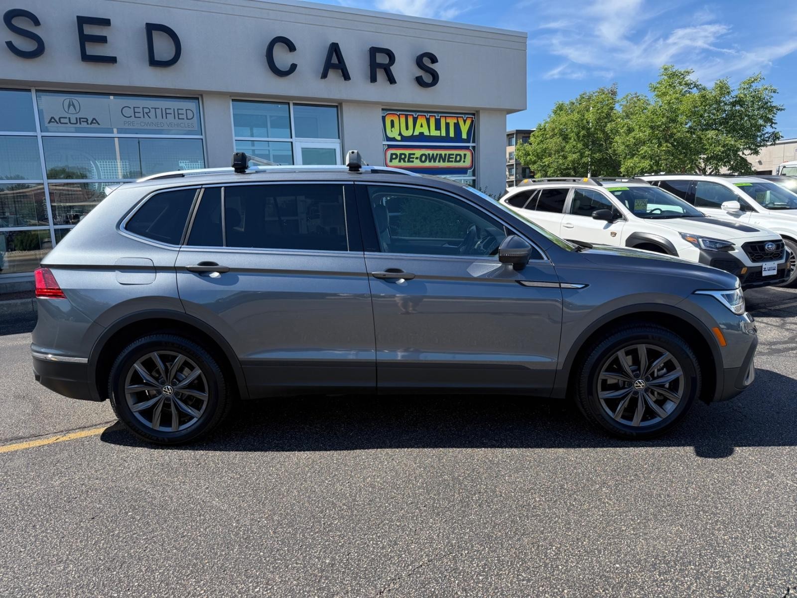 Volkswagen Tiguan Vehicle Image 02