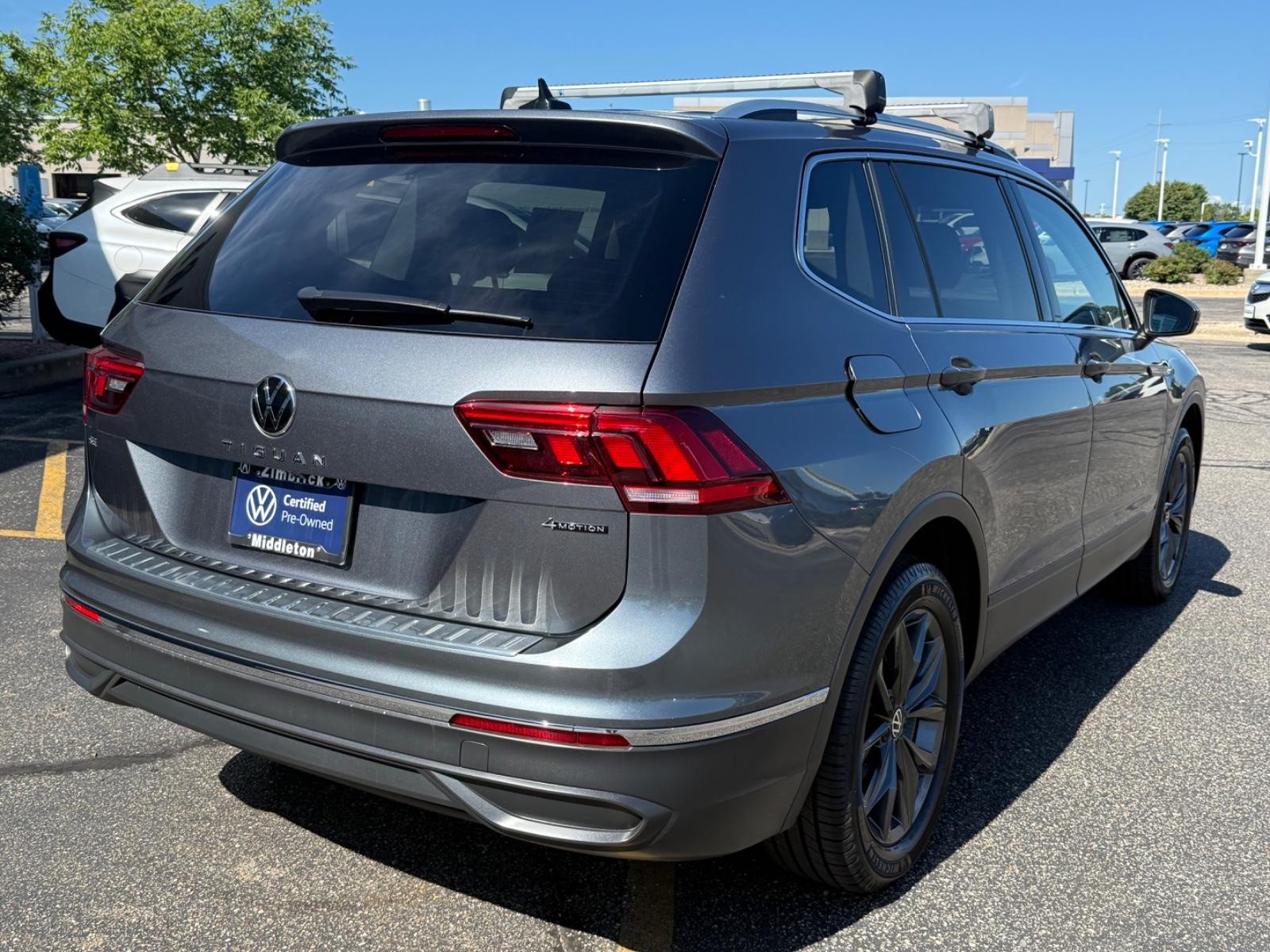 Volkswagen Tiguan Vehicle Image 03
