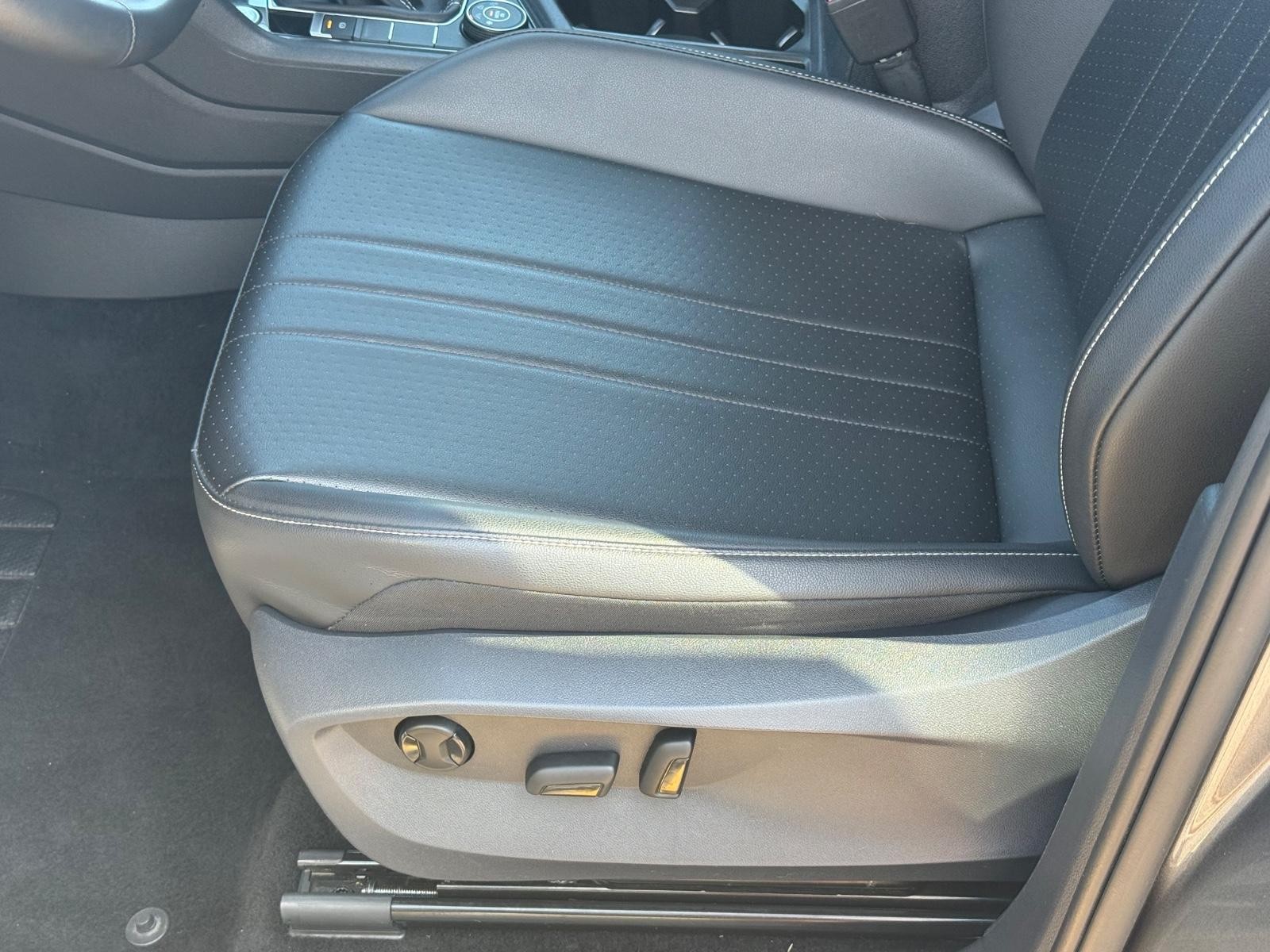 Volkswagen Tiguan Vehicle Image 22