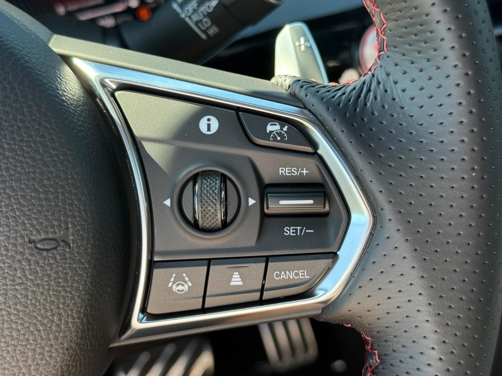 Acura MDX Vehicle Image 12