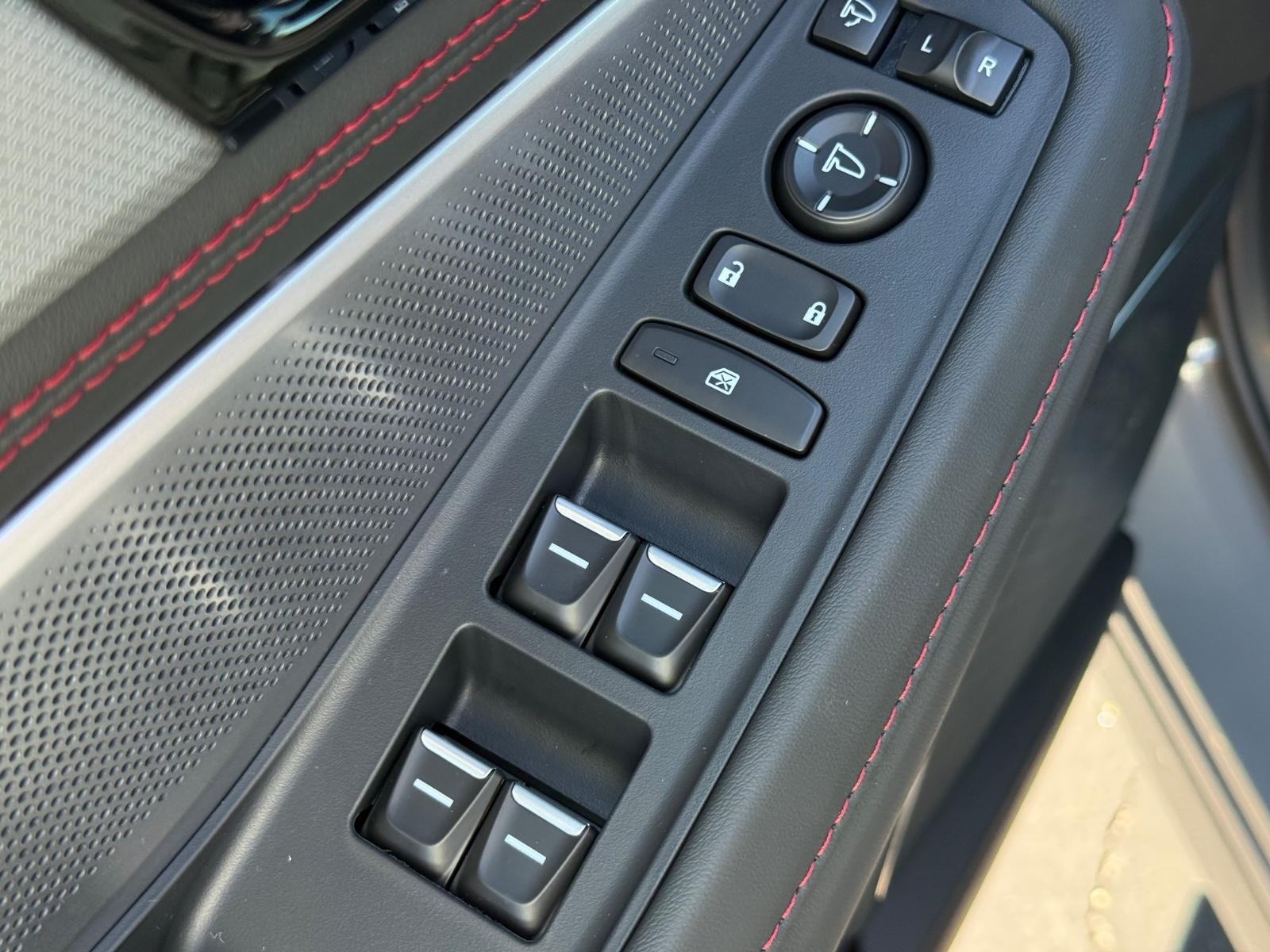 Acura MDX Vehicle Image 16