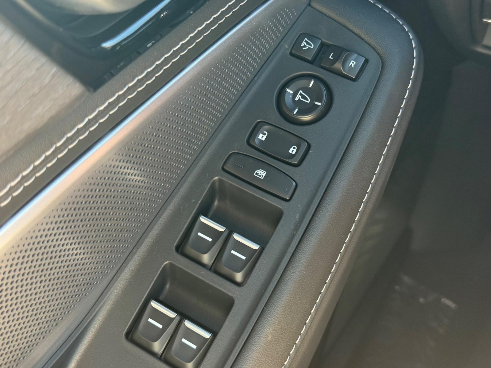 Acura MDX Vehicle Image 14