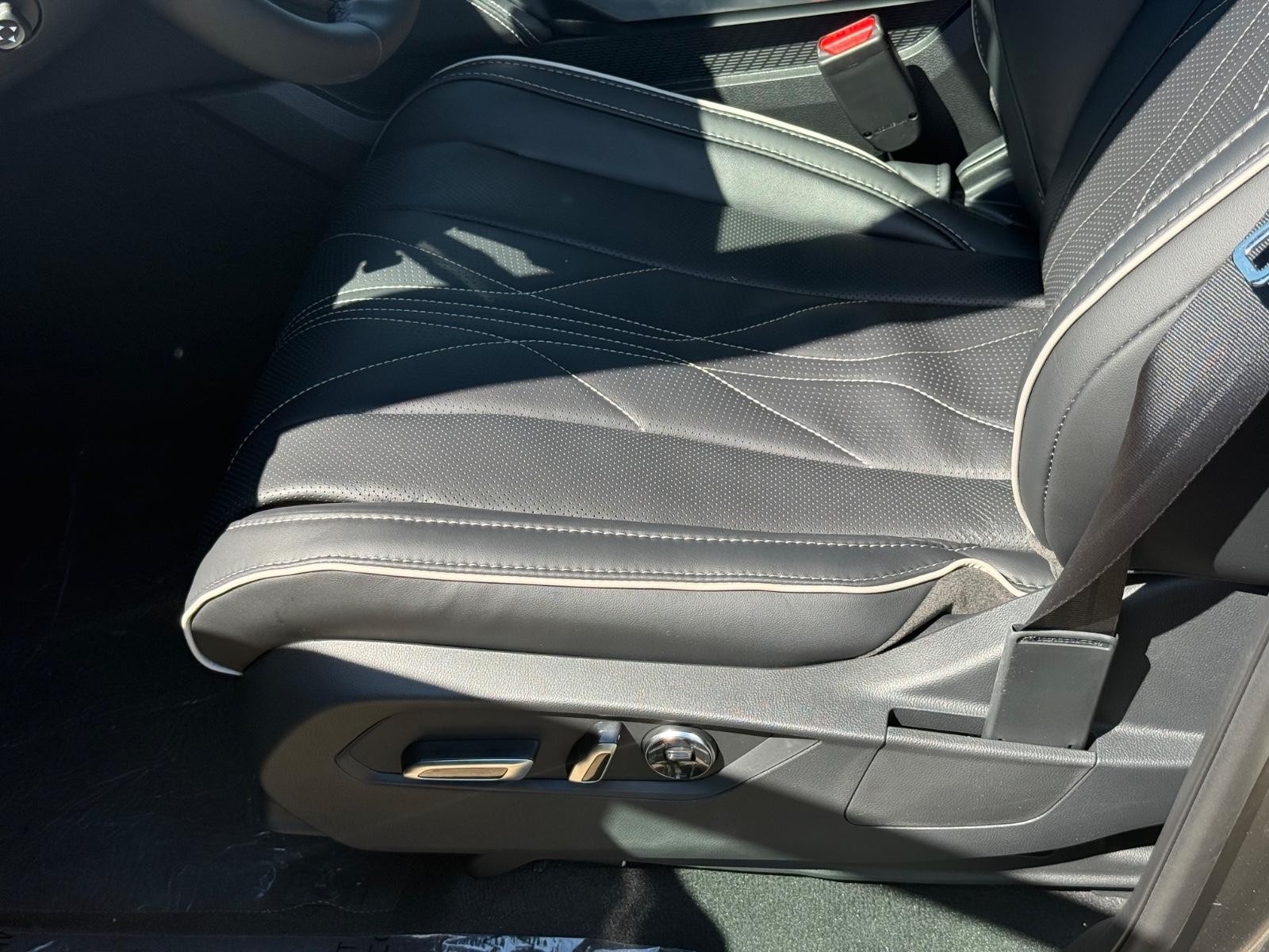Acura MDX Vehicle Image 15