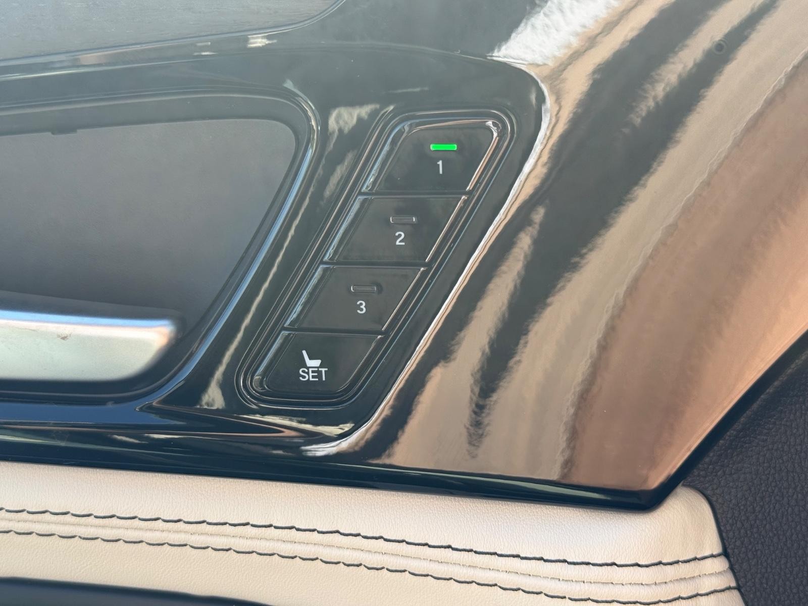 Acura MDX Vehicle Image 10