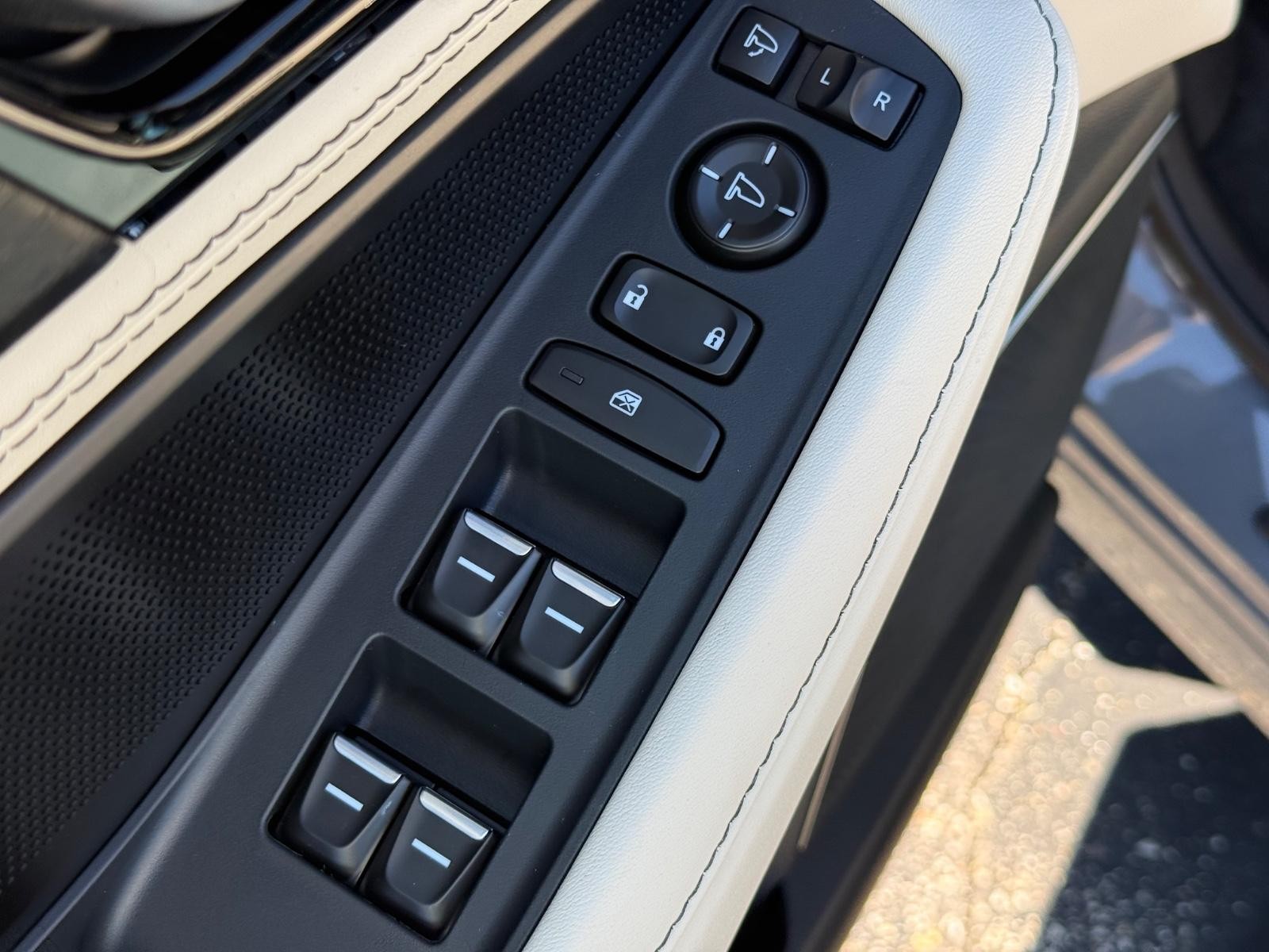 Acura MDX Vehicle Image 15