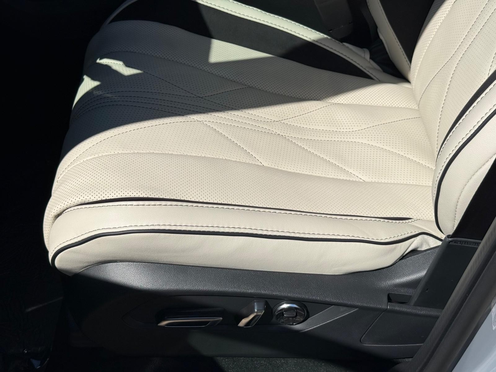 Acura MDX Vehicle Image 16
