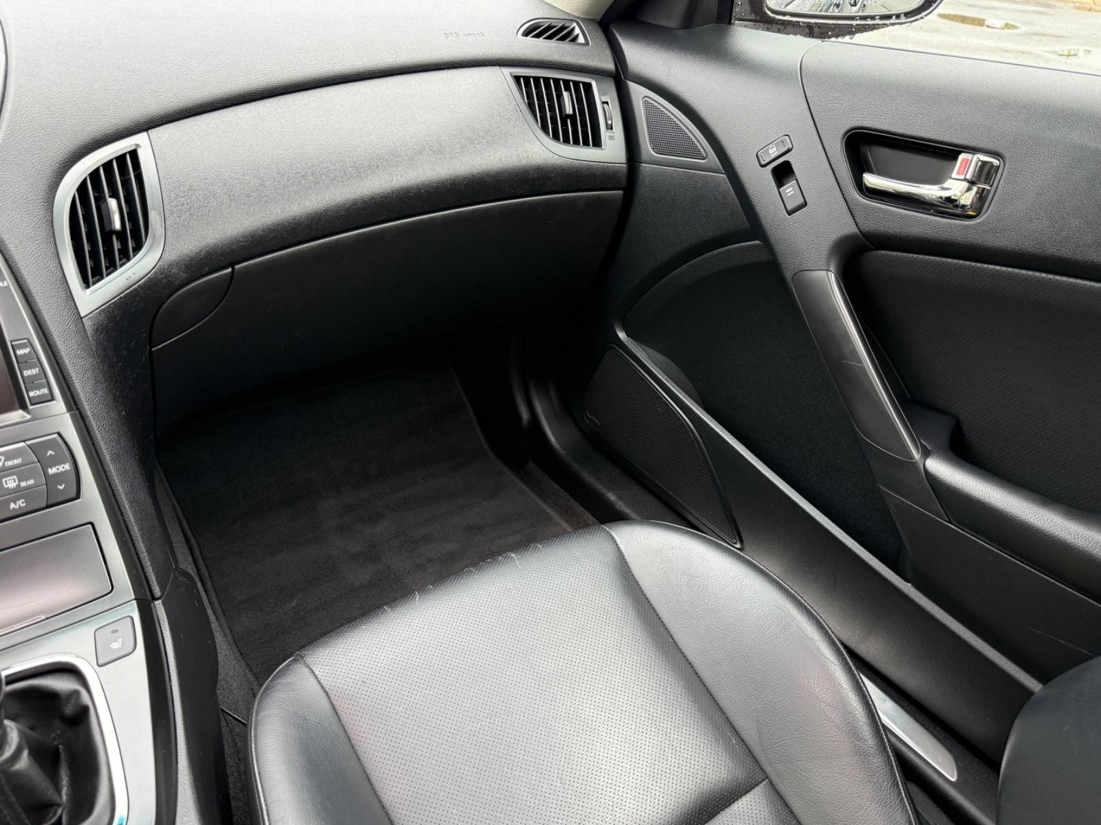Hyundai Genesis Coupe Vehicle Image 15