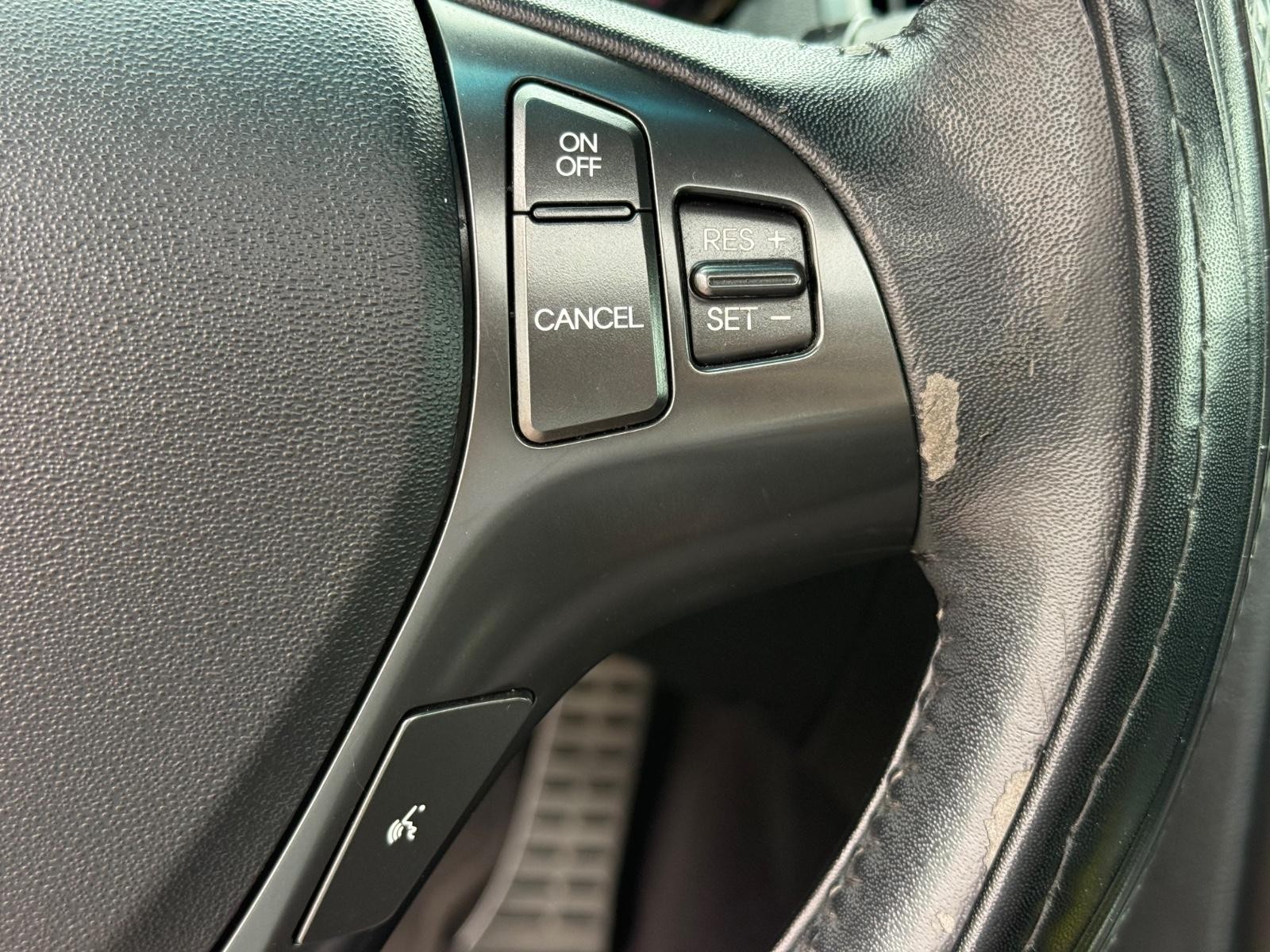 Hyundai Genesis Coupe Vehicle Image 18