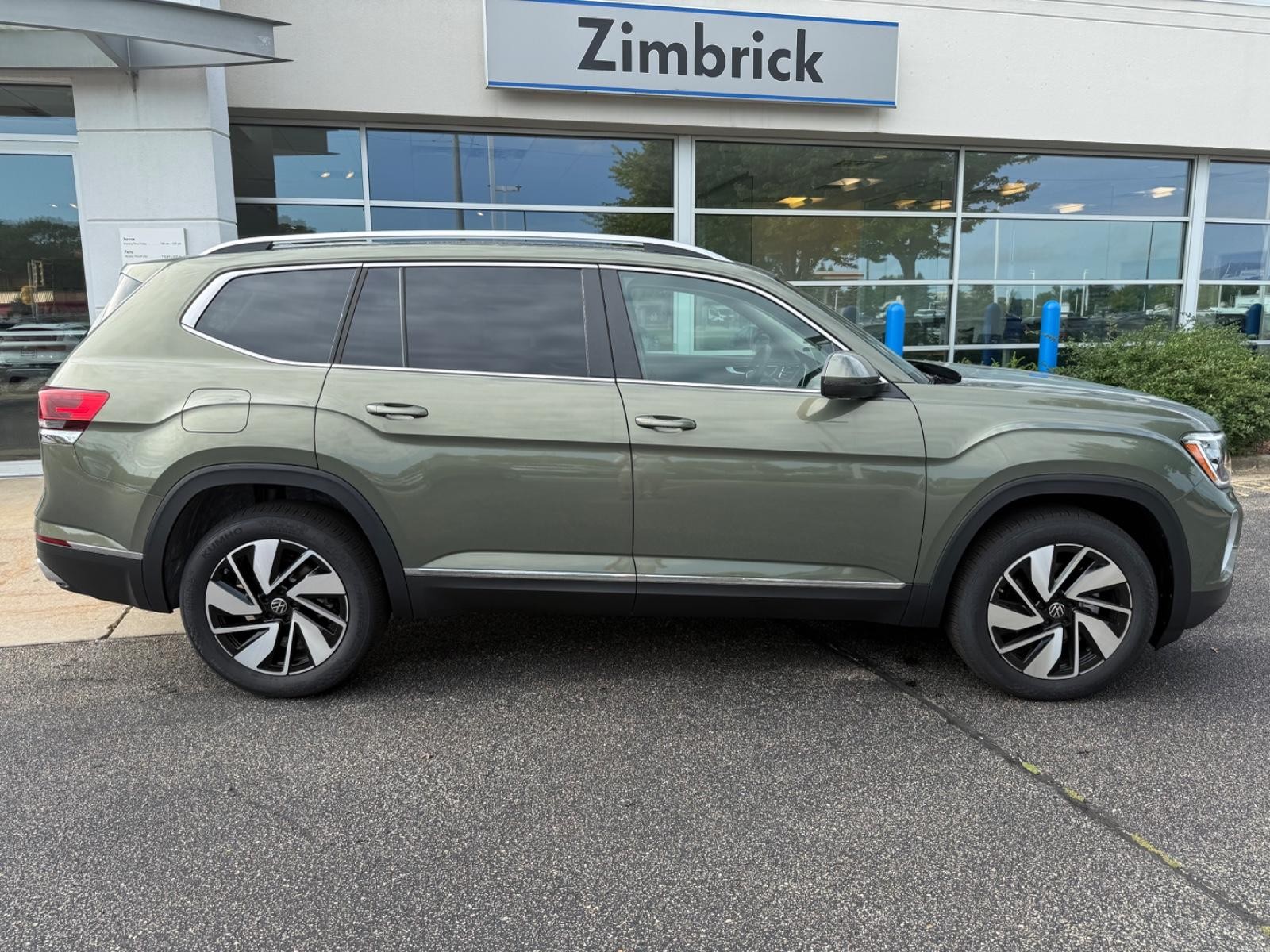 Volkswagen Atlas Vehicle Image 02