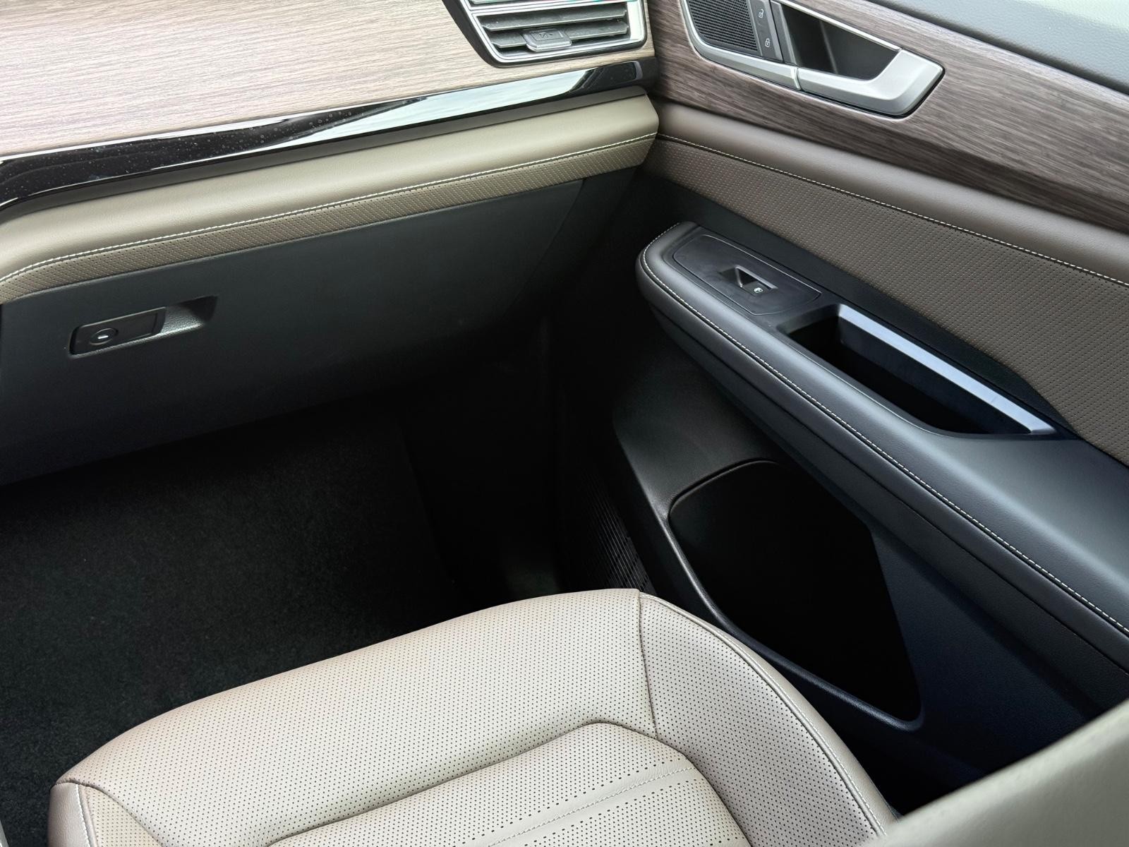 Volkswagen Atlas Vehicle Image 10