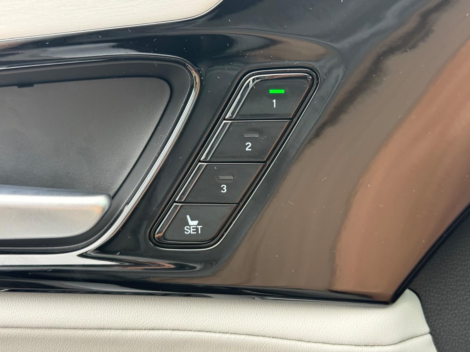 Acura MDX Vehicle Image 10