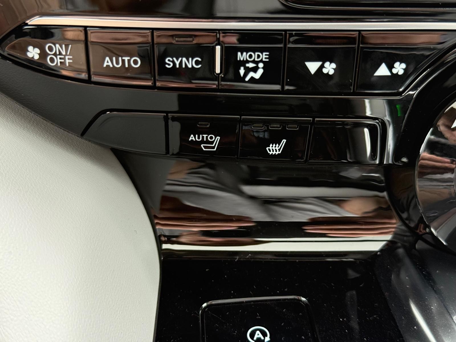 Acura MDX Vehicle Image 14