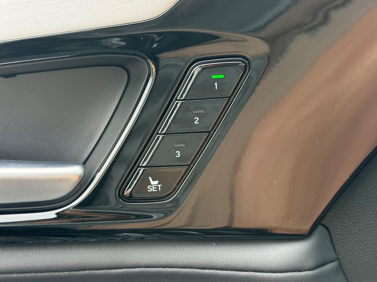 Acura MDX Vehicle Image 10