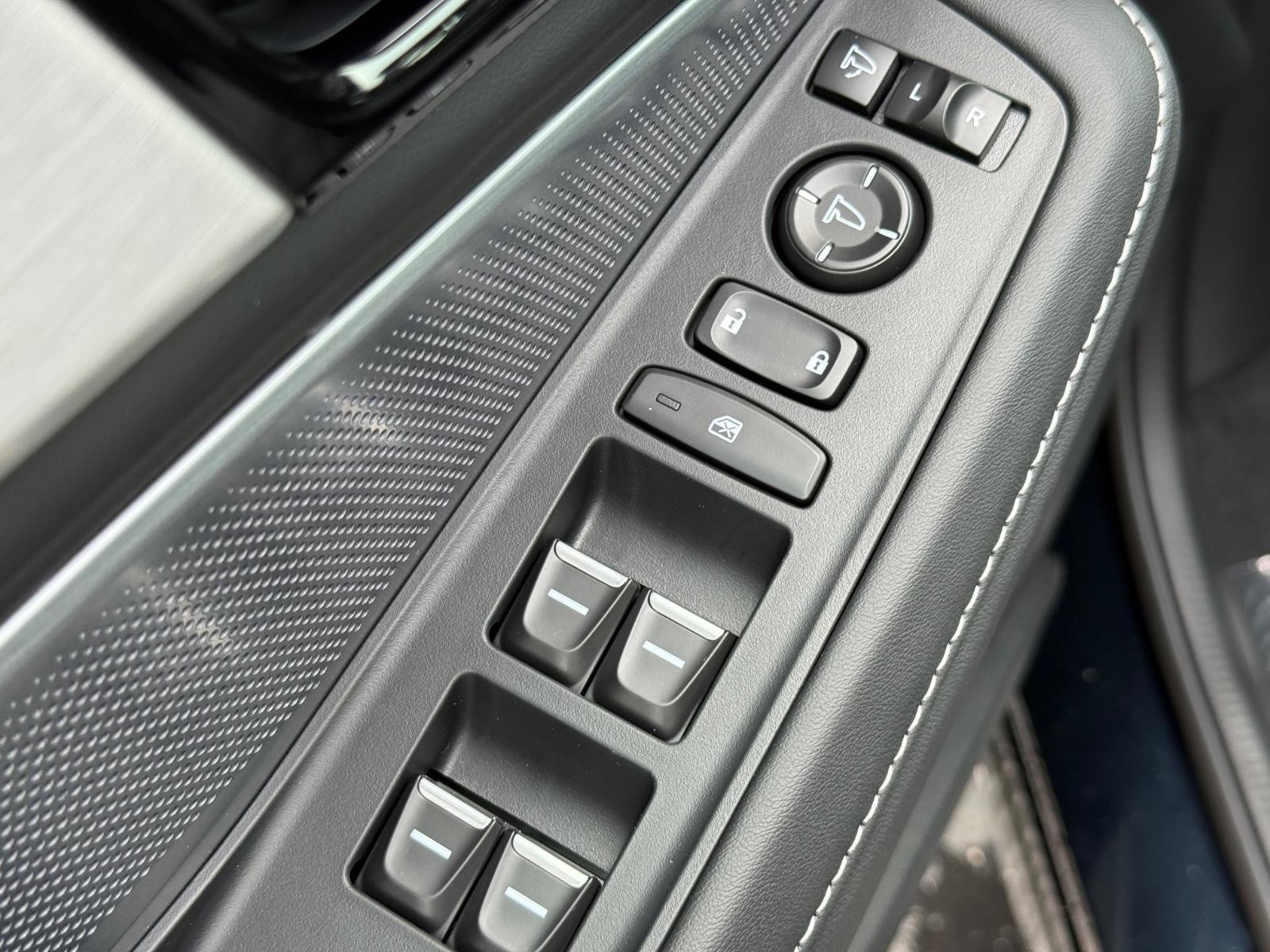 Acura MDX Vehicle Image 15