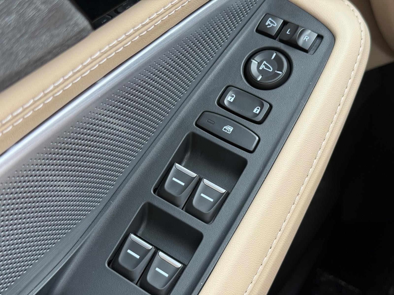 Acura MDX Vehicle Image 16