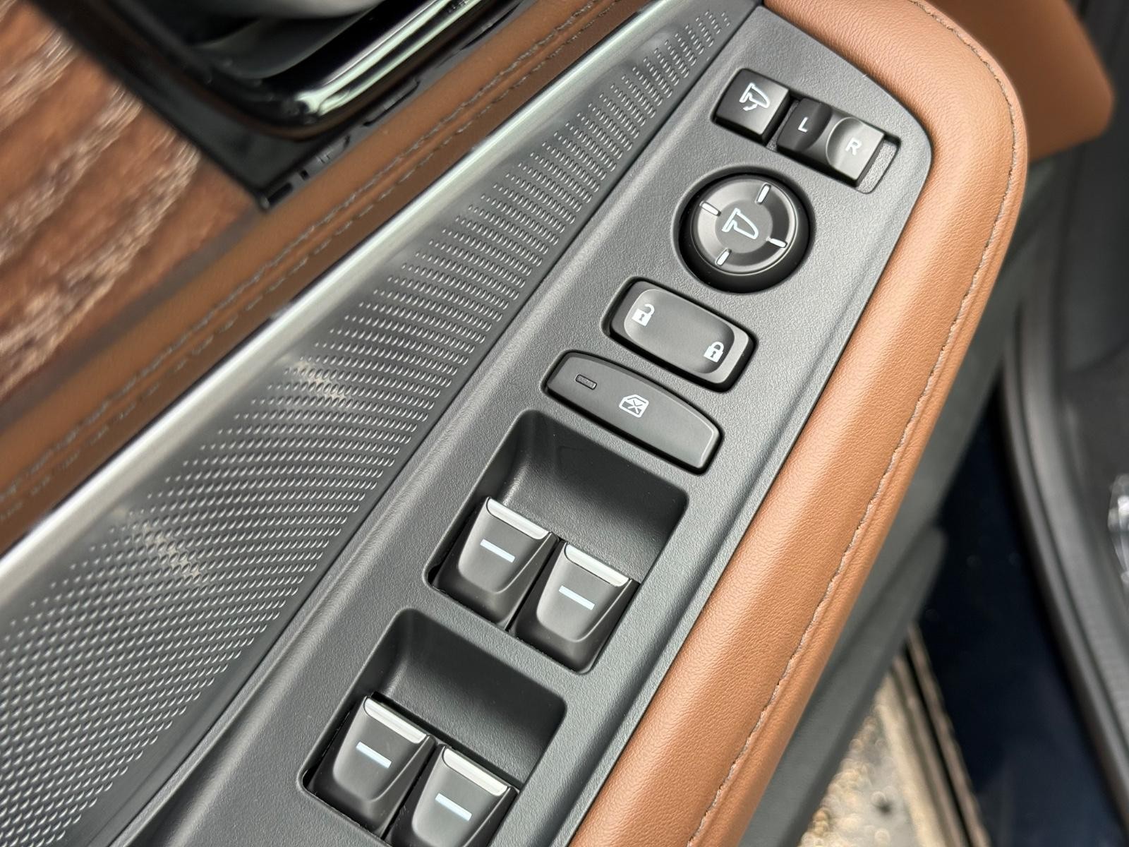 Acura MDX Vehicle Image 15