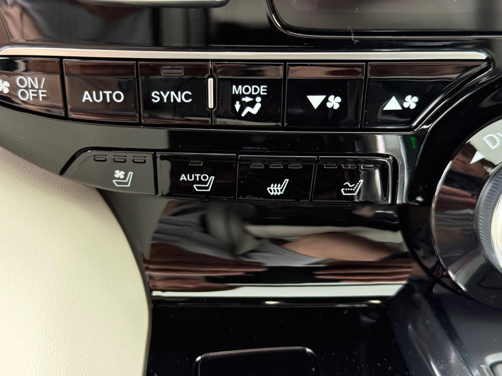 Acura MDX Vehicle Image 14