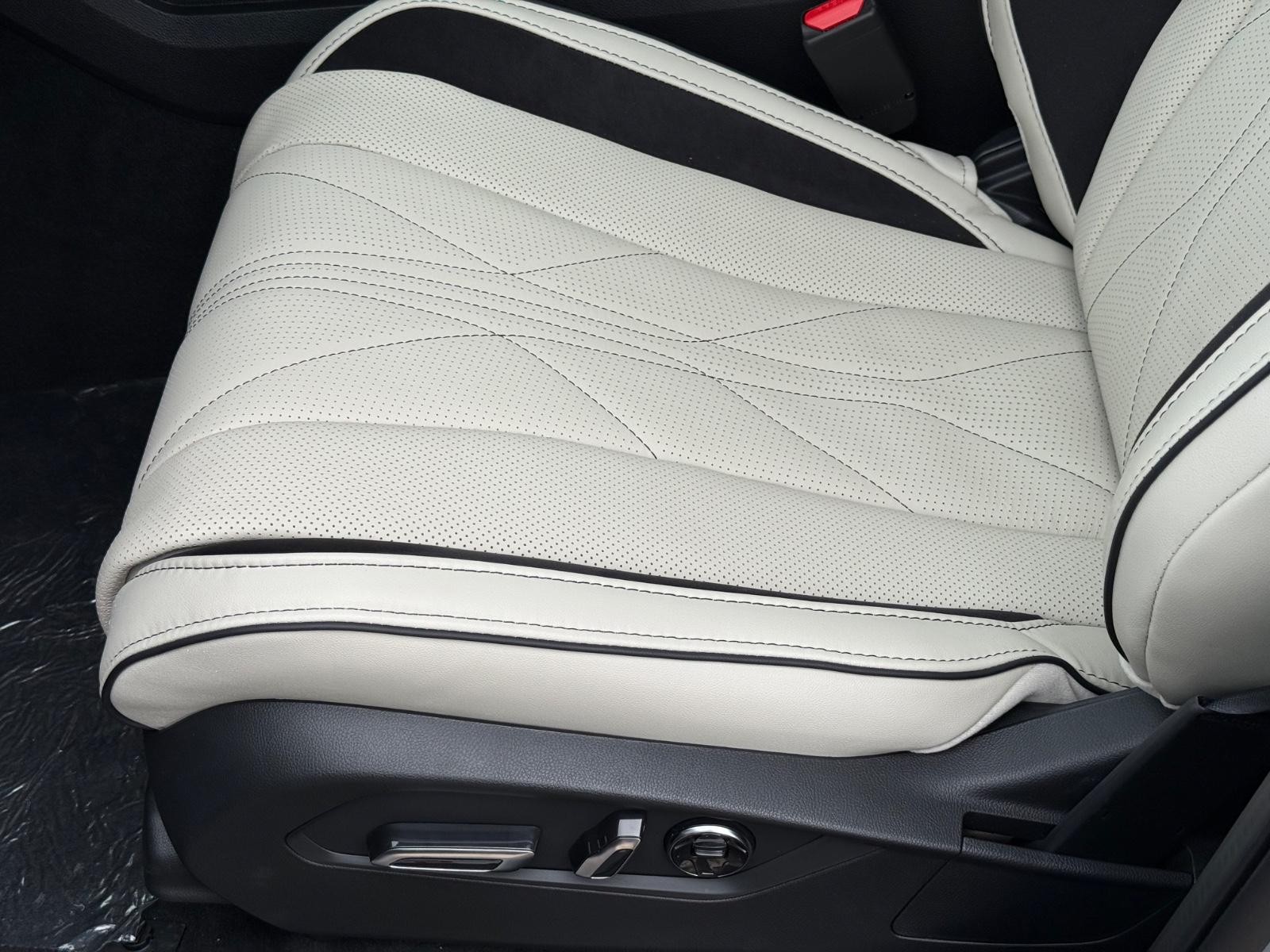 Acura MDX Vehicle Image 16