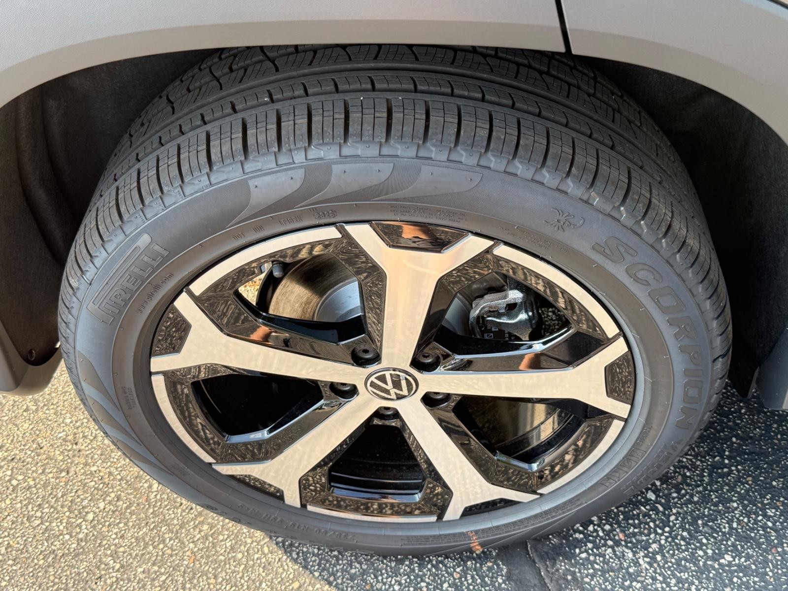 Volkswagen Tiguan Vehicle Image 04