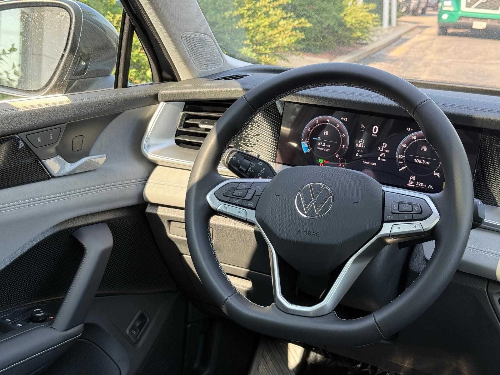 Volkswagen Tiguan Vehicle Image 08