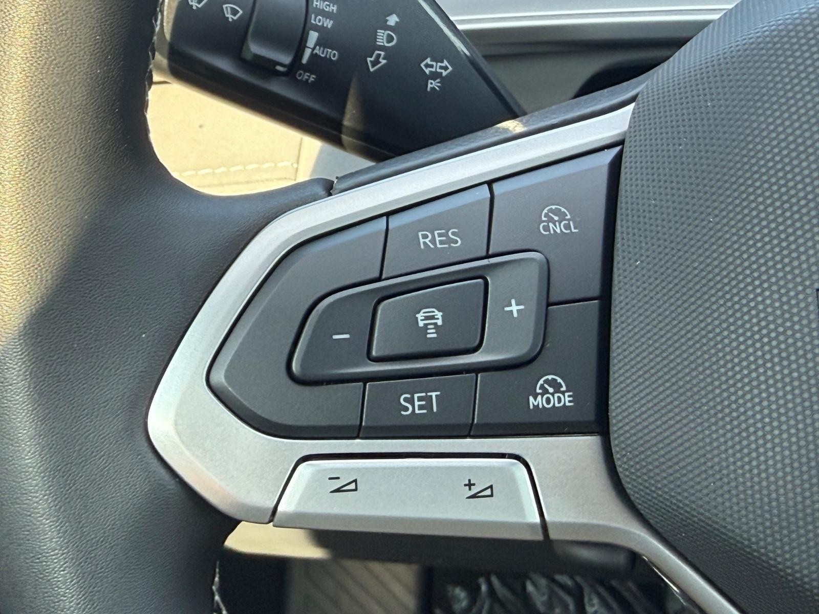 Volkswagen Tiguan Vehicle Image 10