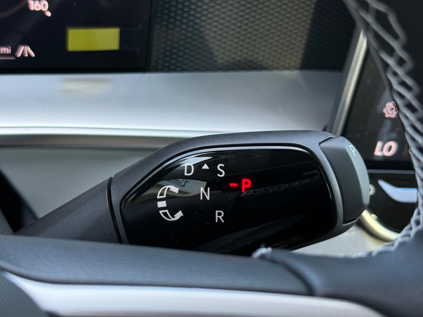 Volkswagen Tiguan Vehicle Image 12