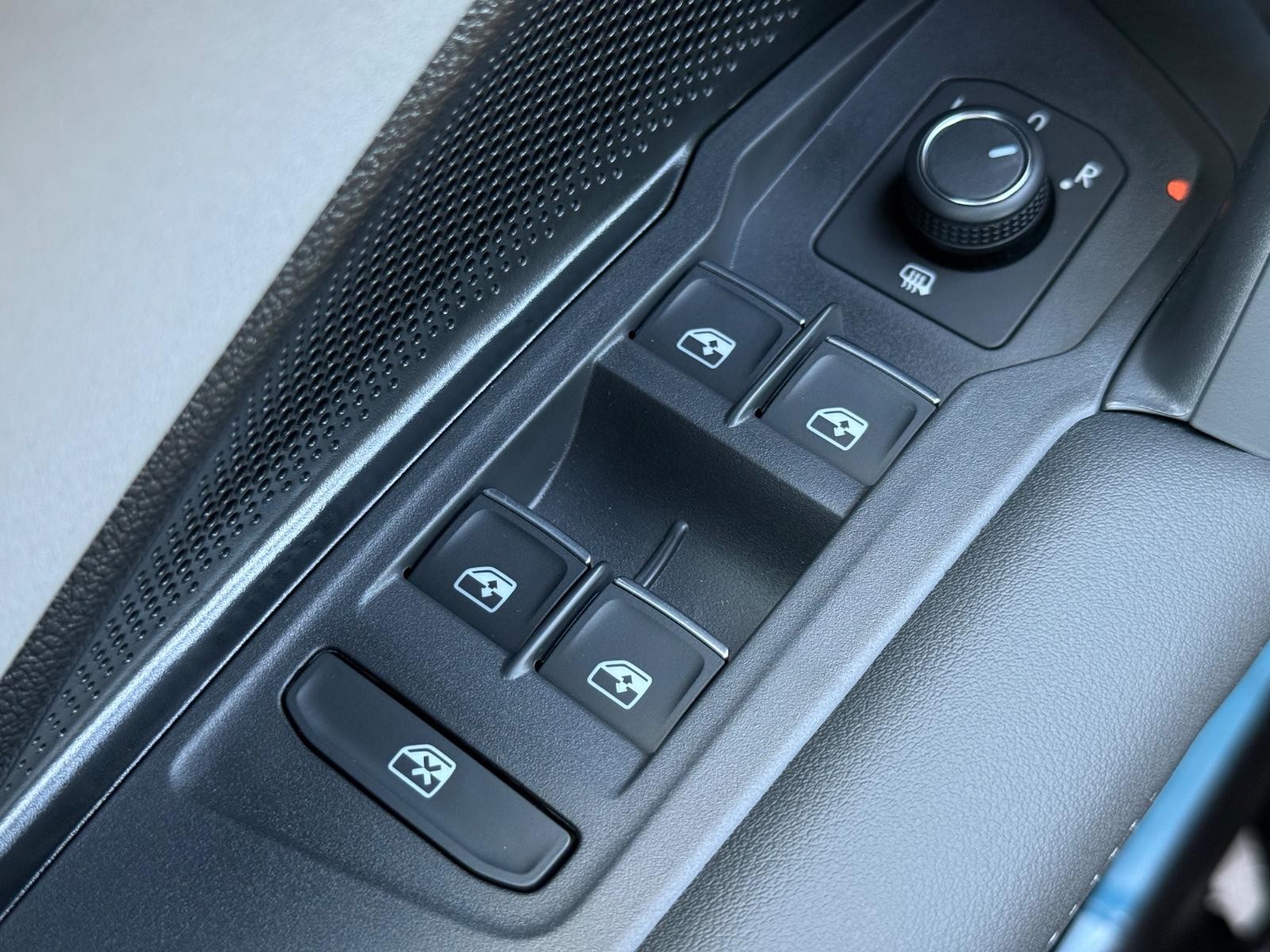 Volkswagen Tiguan Vehicle Image 15